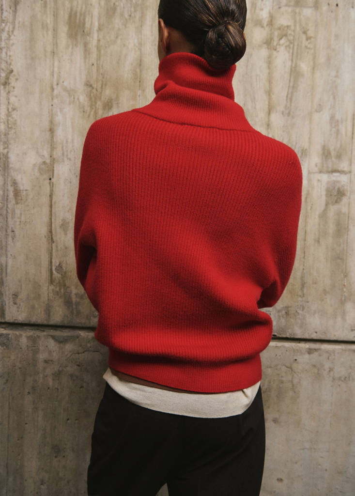 Sweater with contrasting zip collar — Red