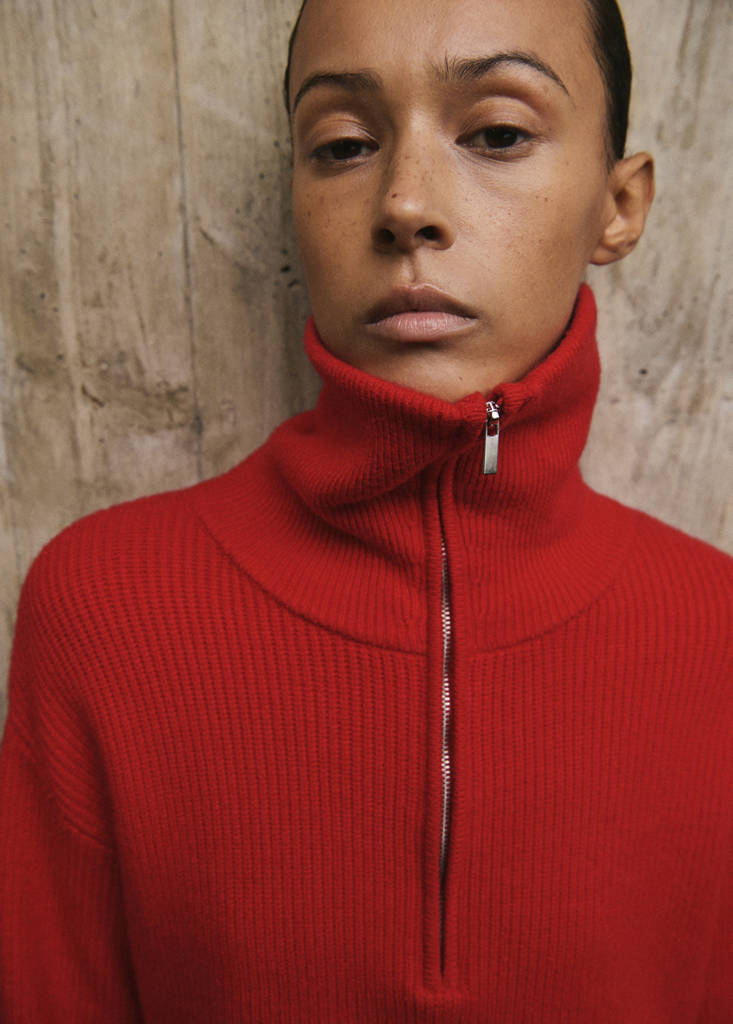 Sweater with contrasting zip collar — Red