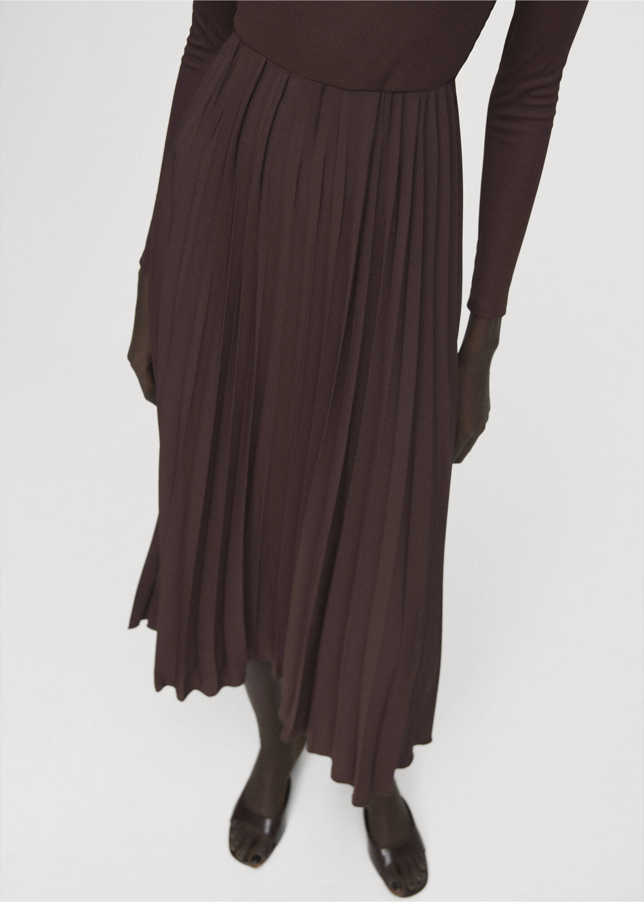 Flared midi-dress with belt - Details of the article 1, Chocolate. Ref: 27041334-00.