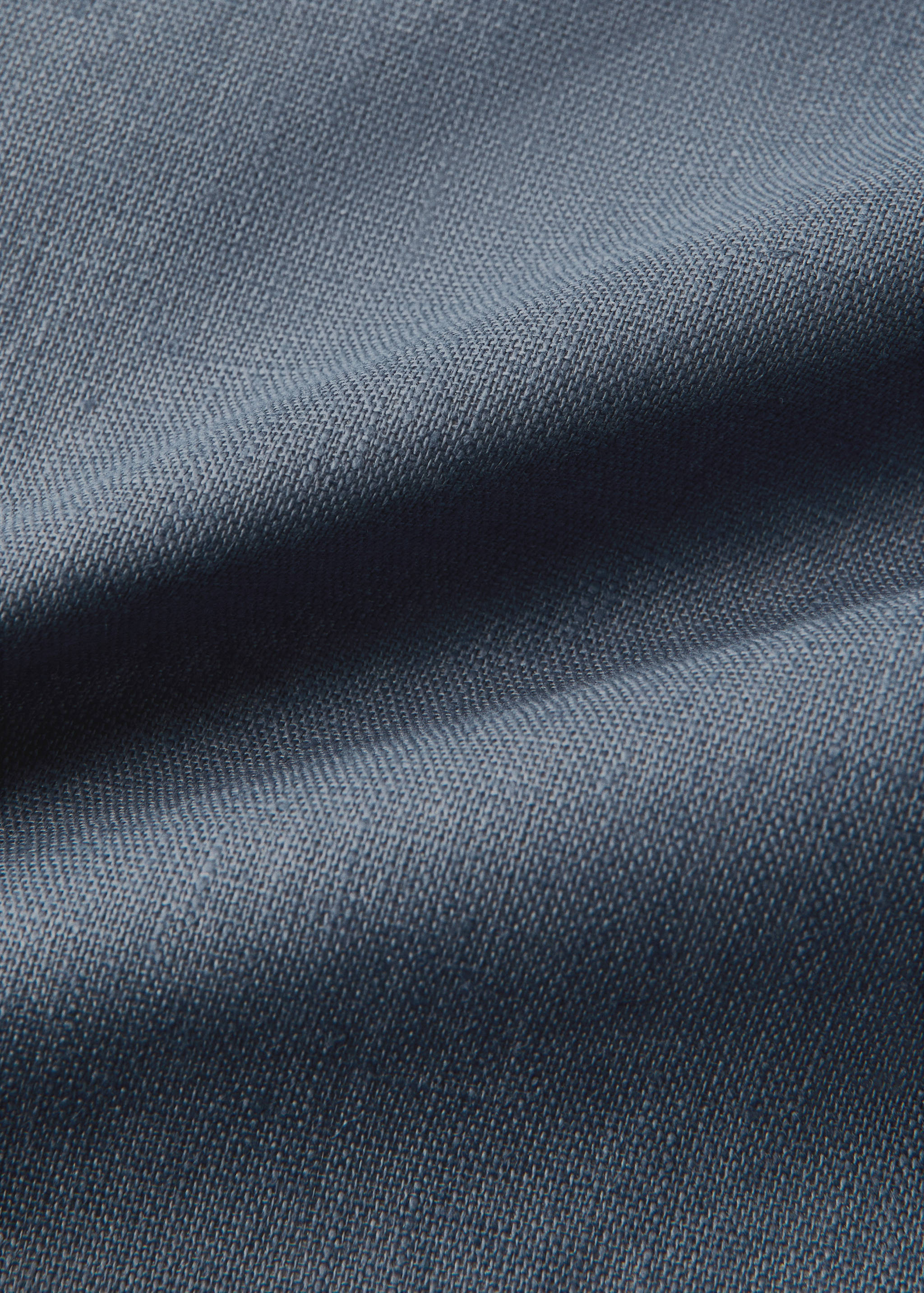 Resin-coated 100% linen tablecloth with contrasting overlock for 6 to 8 diners - Details of the article 1