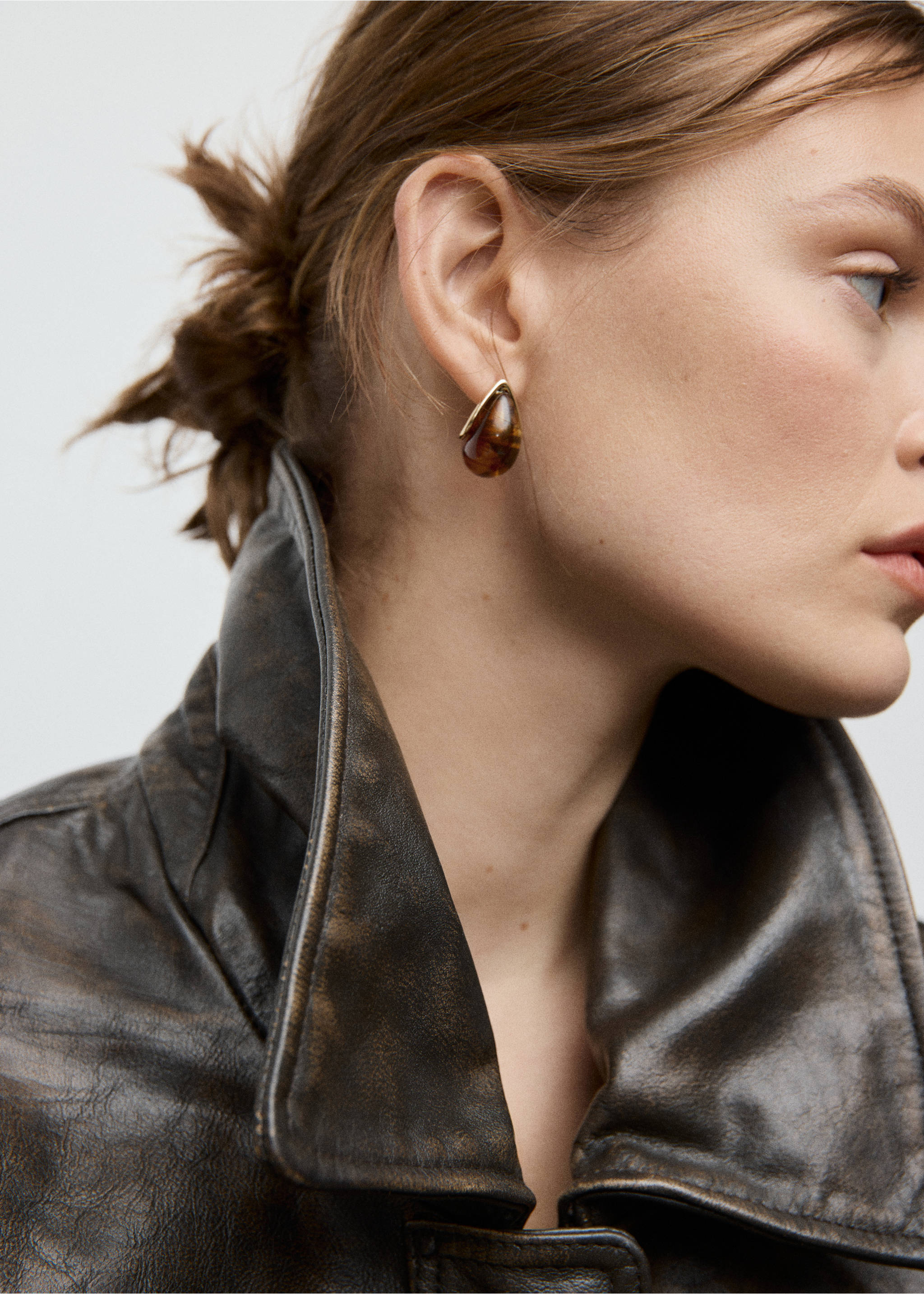 Resin drop earrings - General plane, Gold. Ref: 27041344-00.