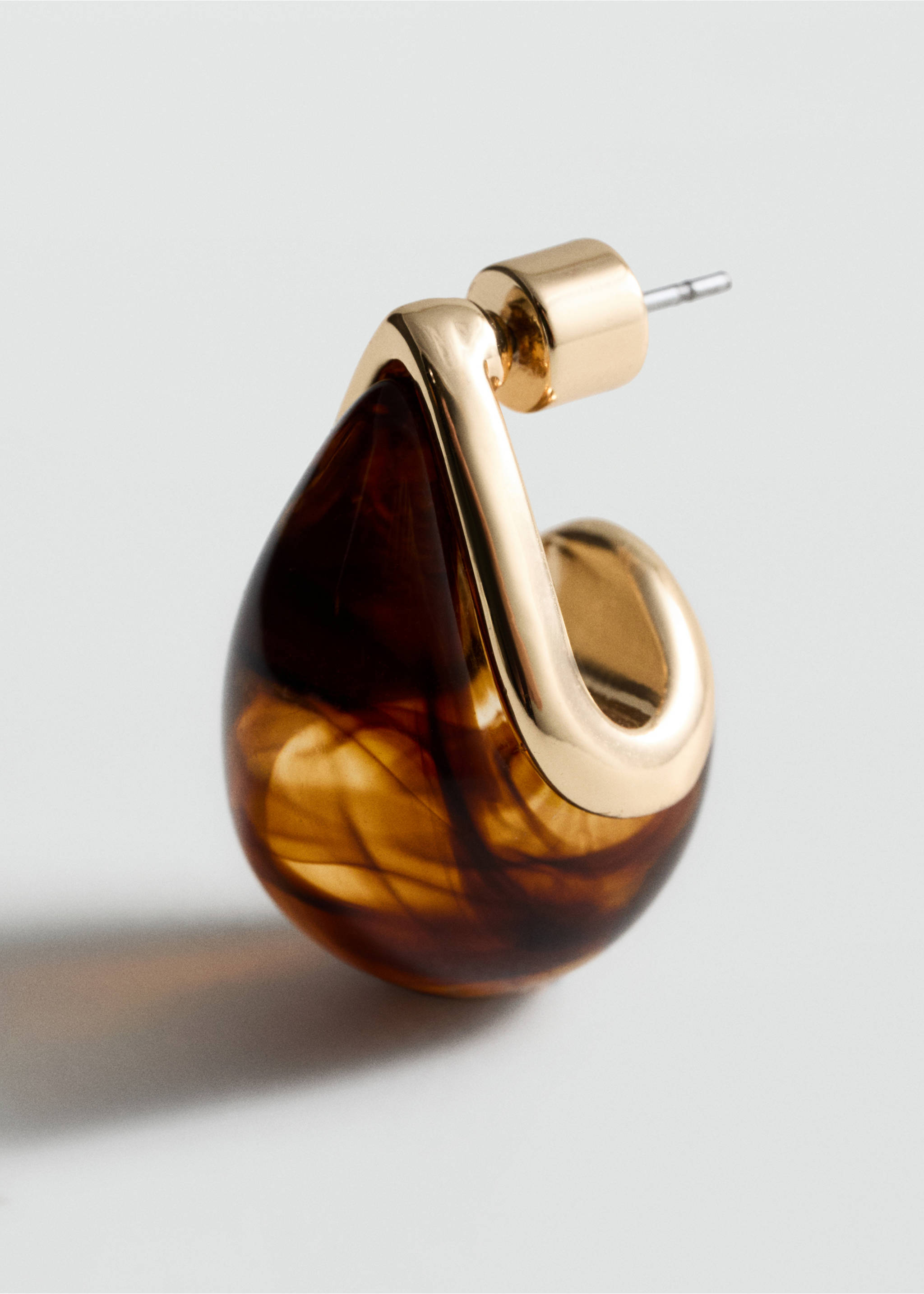 Resin drop earrings - Medium plane, Gold. Ref: 27041344-00.