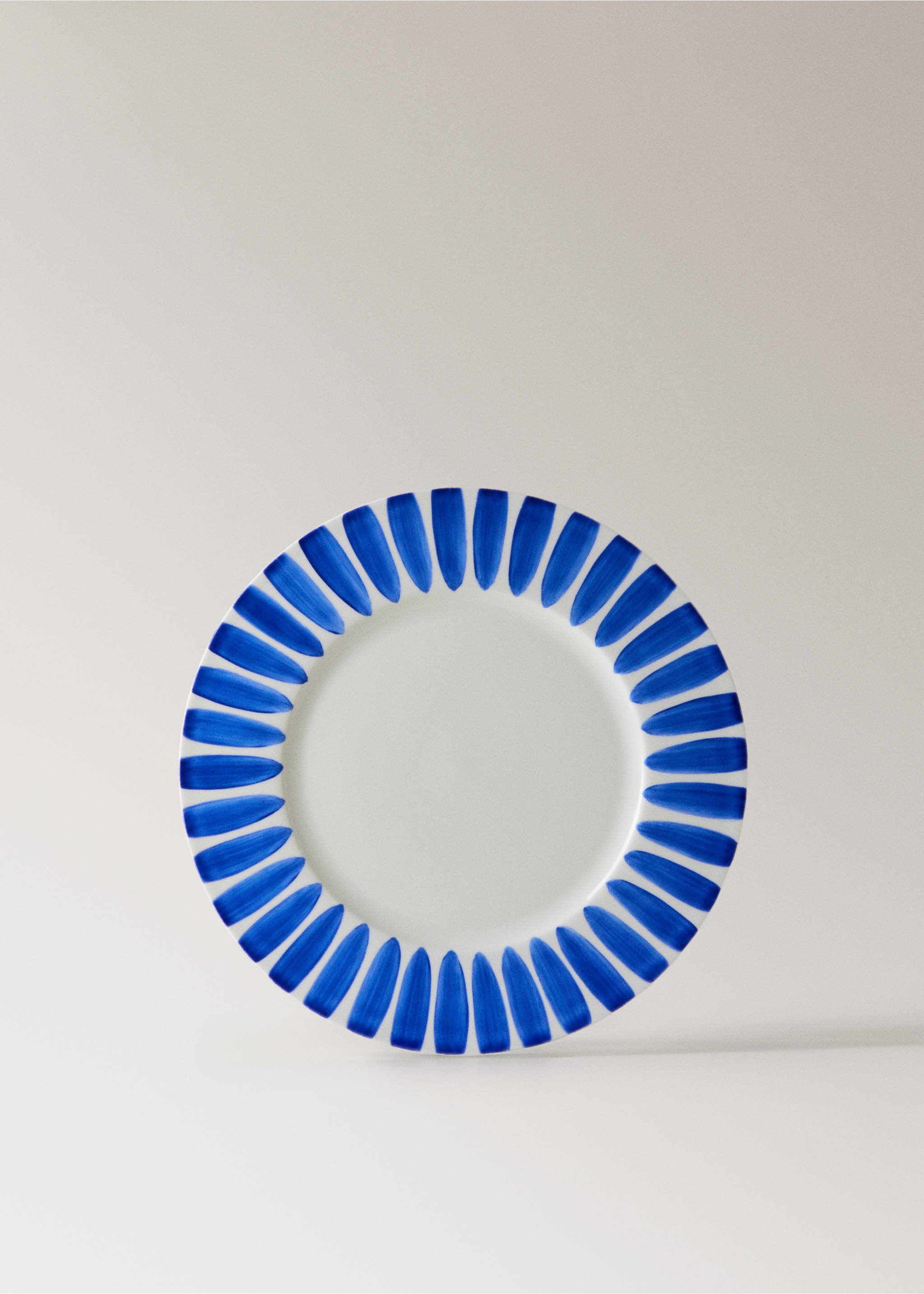 Bone china dinner plate with brushstrokes - Article without model, White. Ref: 27041352-00.