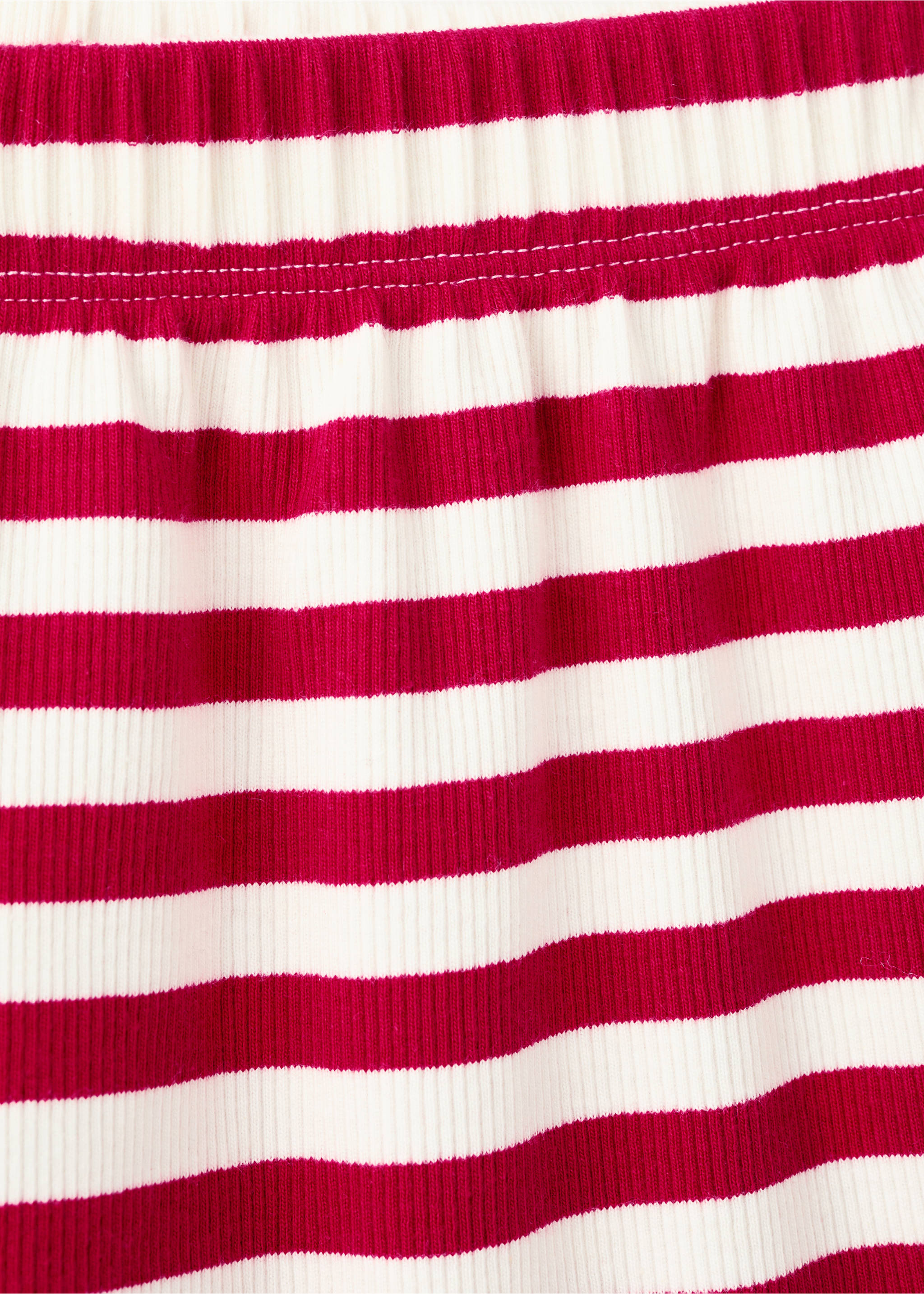 Ribbed striped shorts - Details of the article 8, Red. Ref: 27041509-00.