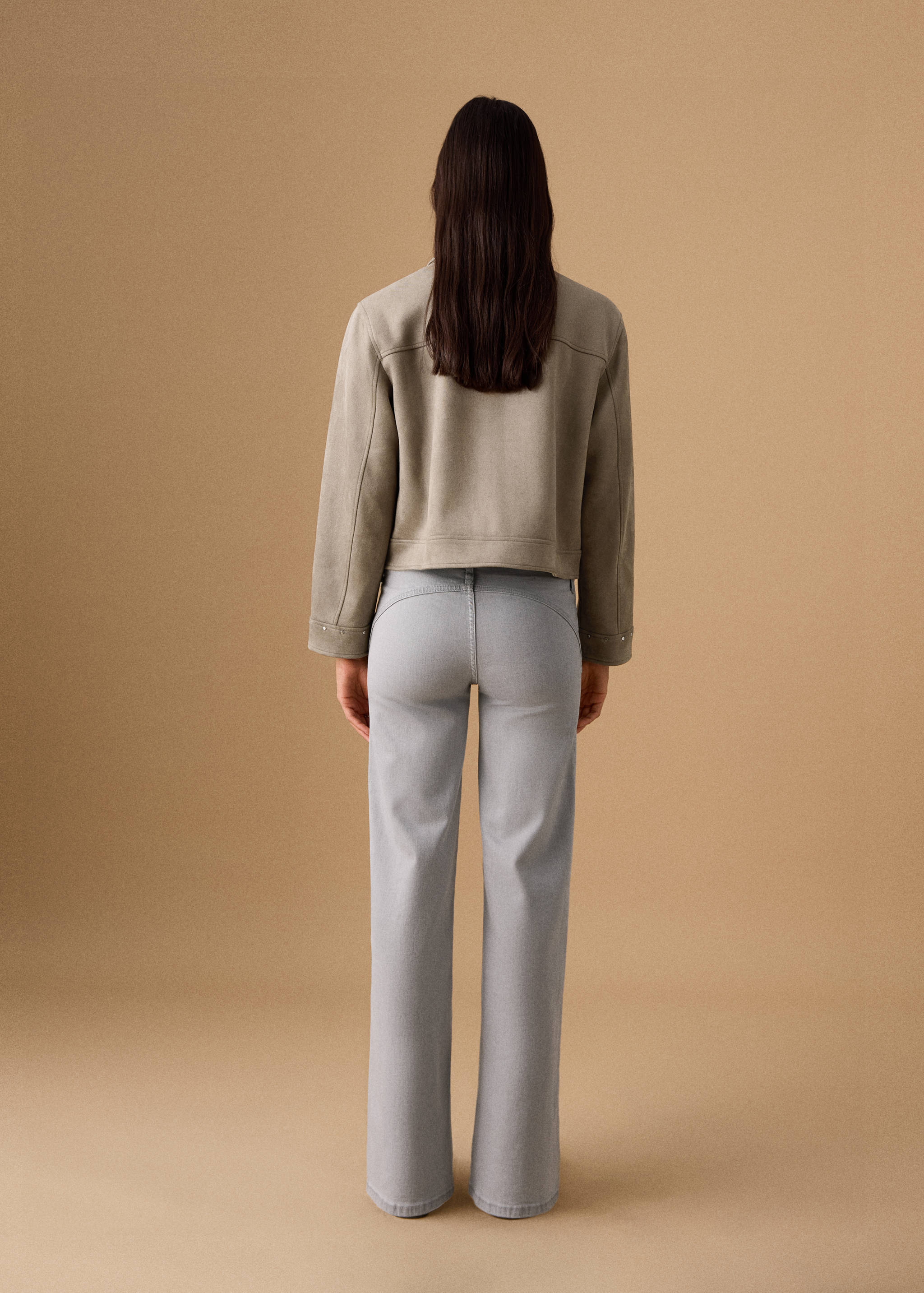 Gerade Jeans mit niedriger Bundhöhe - Rückseite des Artikels