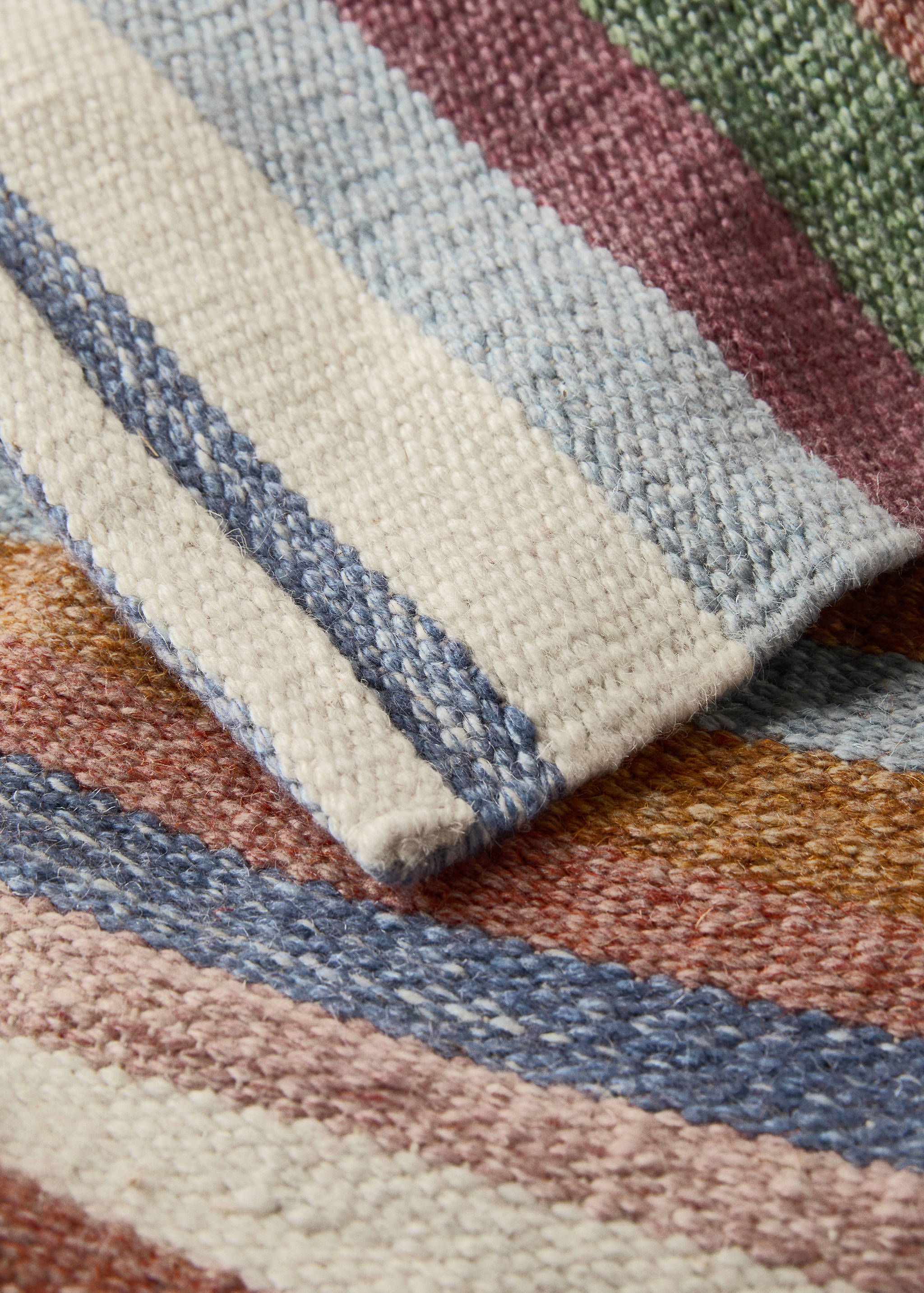 Large multicolour wool carpet - Details of the article 3