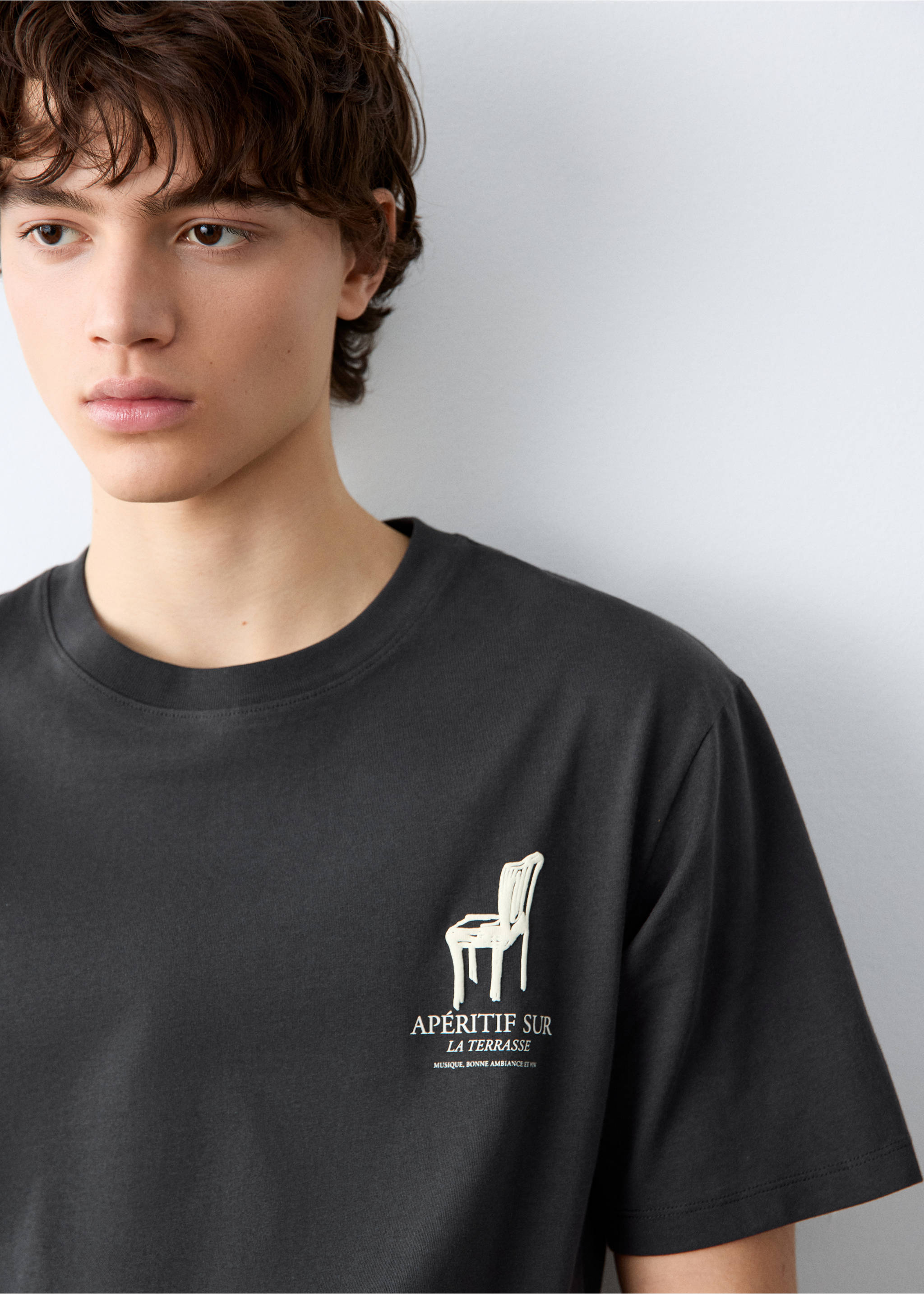 Short-sleeved printed t-shirt - Details of the article 1, Charcoal. Ref: 27041516-00.