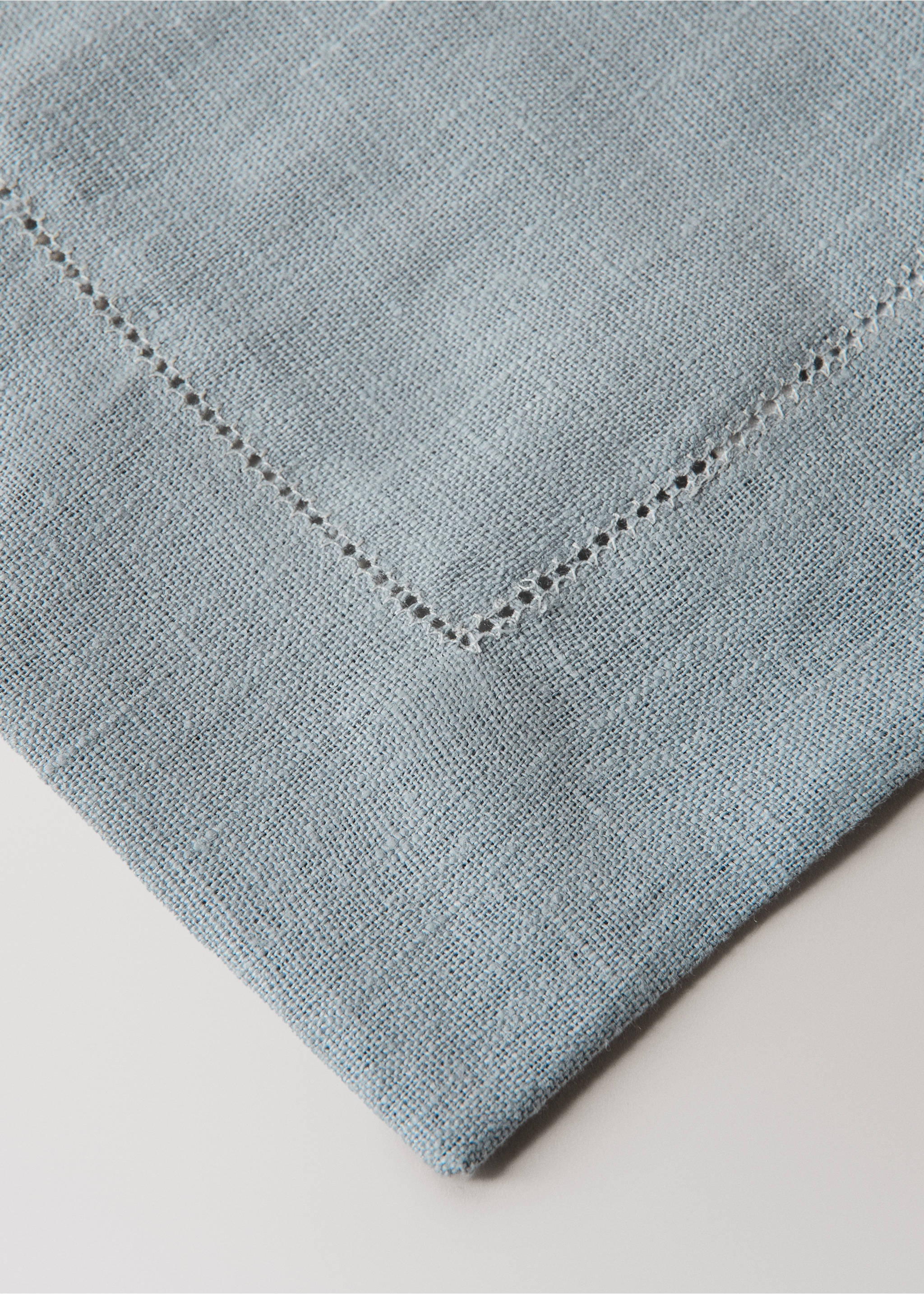 100% linen placemat with hemstitch finish - Details of the article 1, Grey. Ref: 27041519-00.