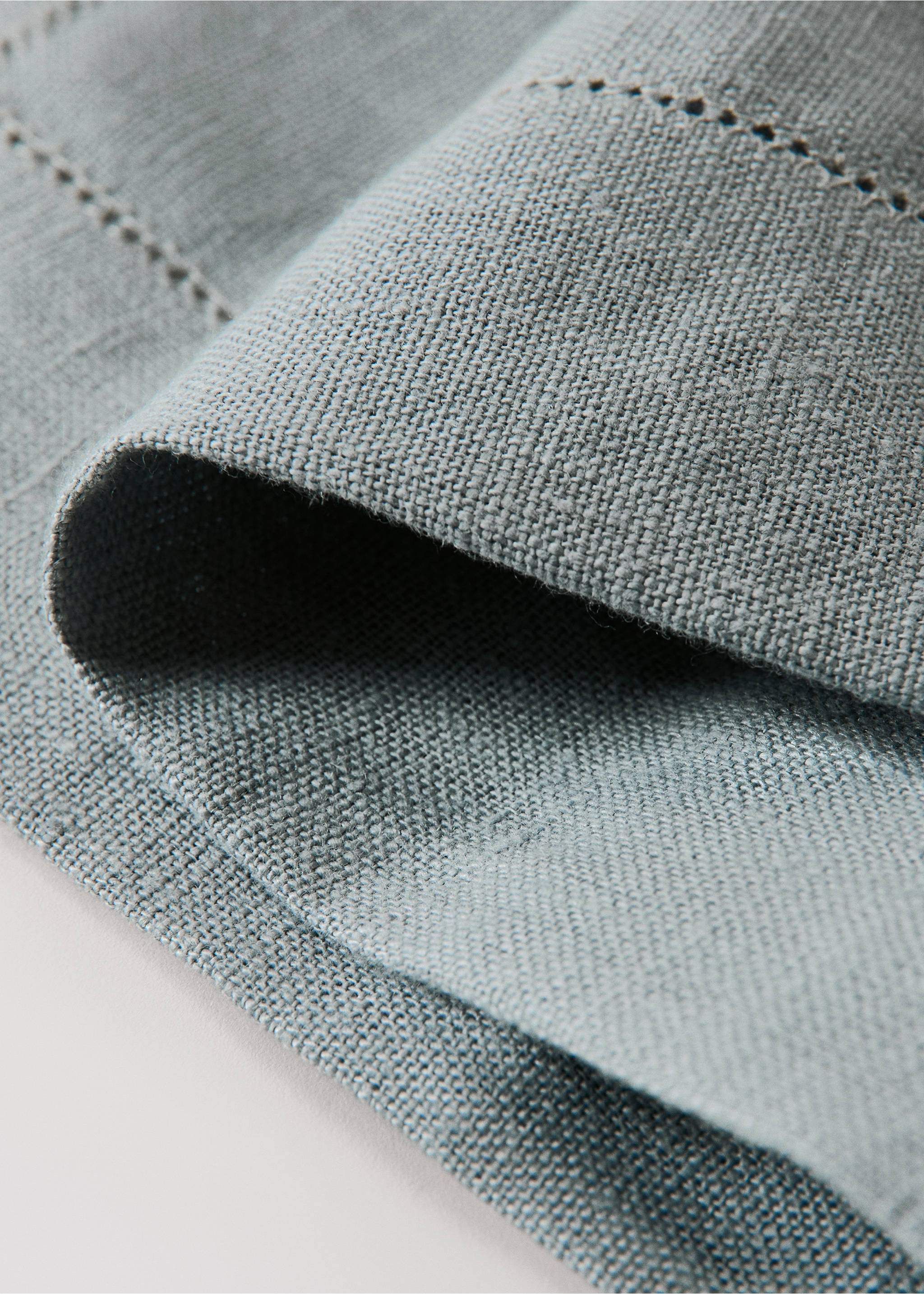 100% linen placemat with hemstitch finish - Details of the article 2, Grey. Ref: 27041519-00.