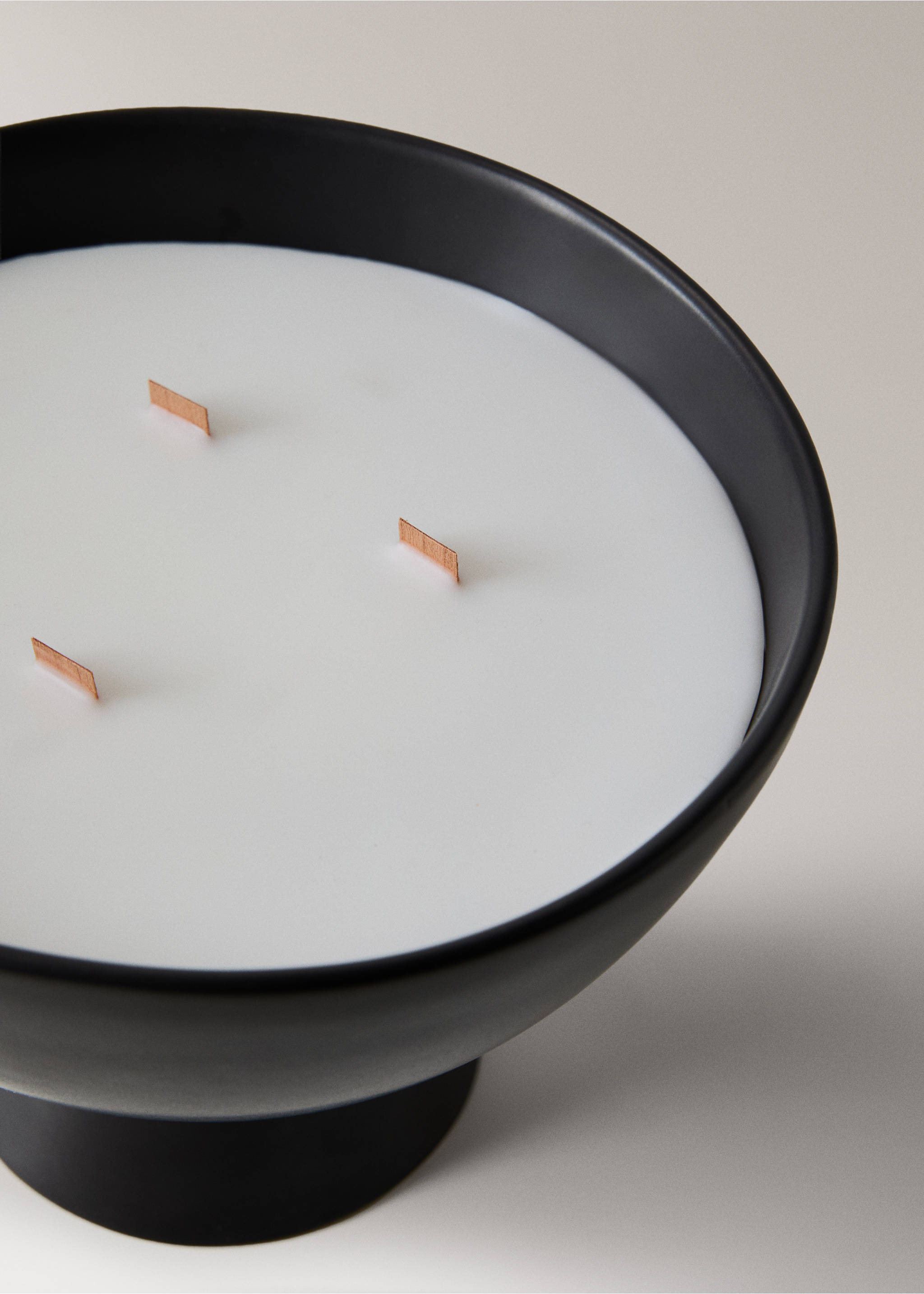 Bougie décorative à pied - Détail de l'article 1, Noir. Ref: 27041522-00.