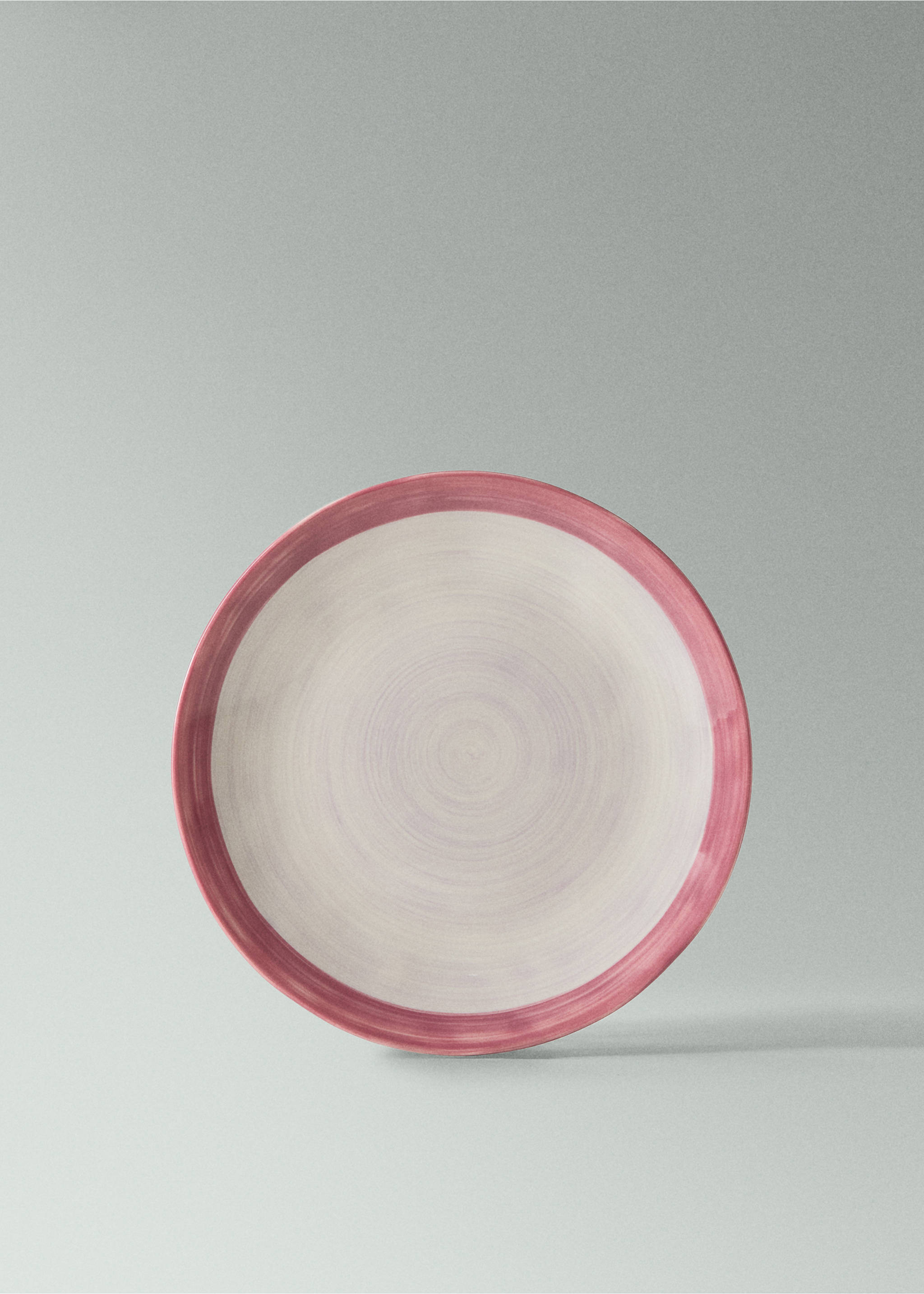 Mělký talíř z kameniny Spin Wash - Náhled ve středové rovině, Světle/pastelově purpurová. Ref: 27041524-00.