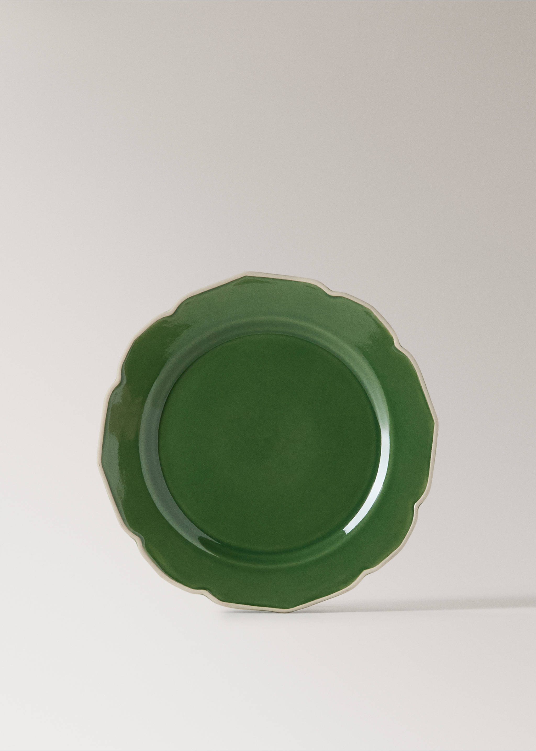 Stoneware flat plate with wavy design - Article without model, Green. Ref: 27041525-00.