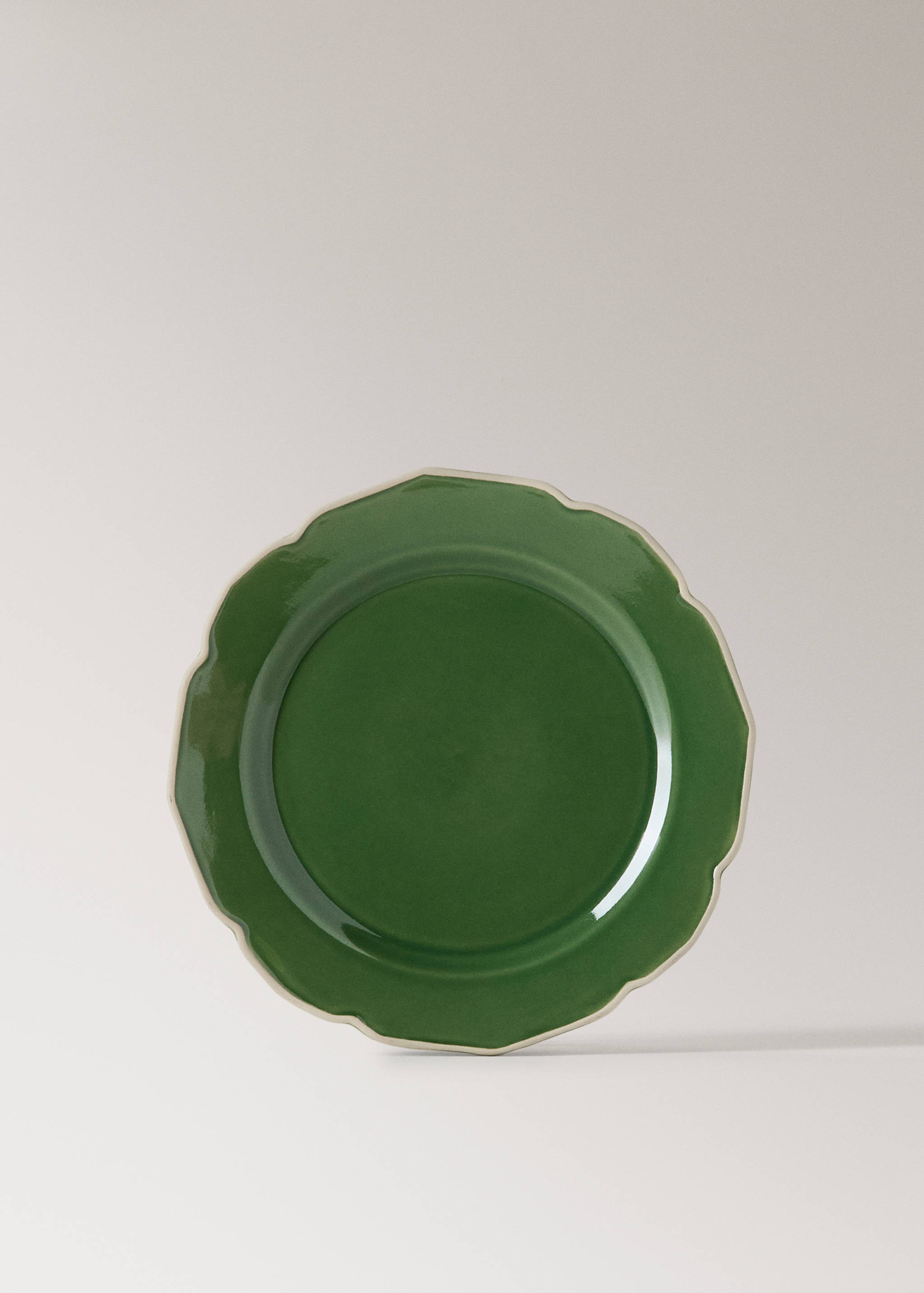 Stoneware flat plate with wavy design - Article without model