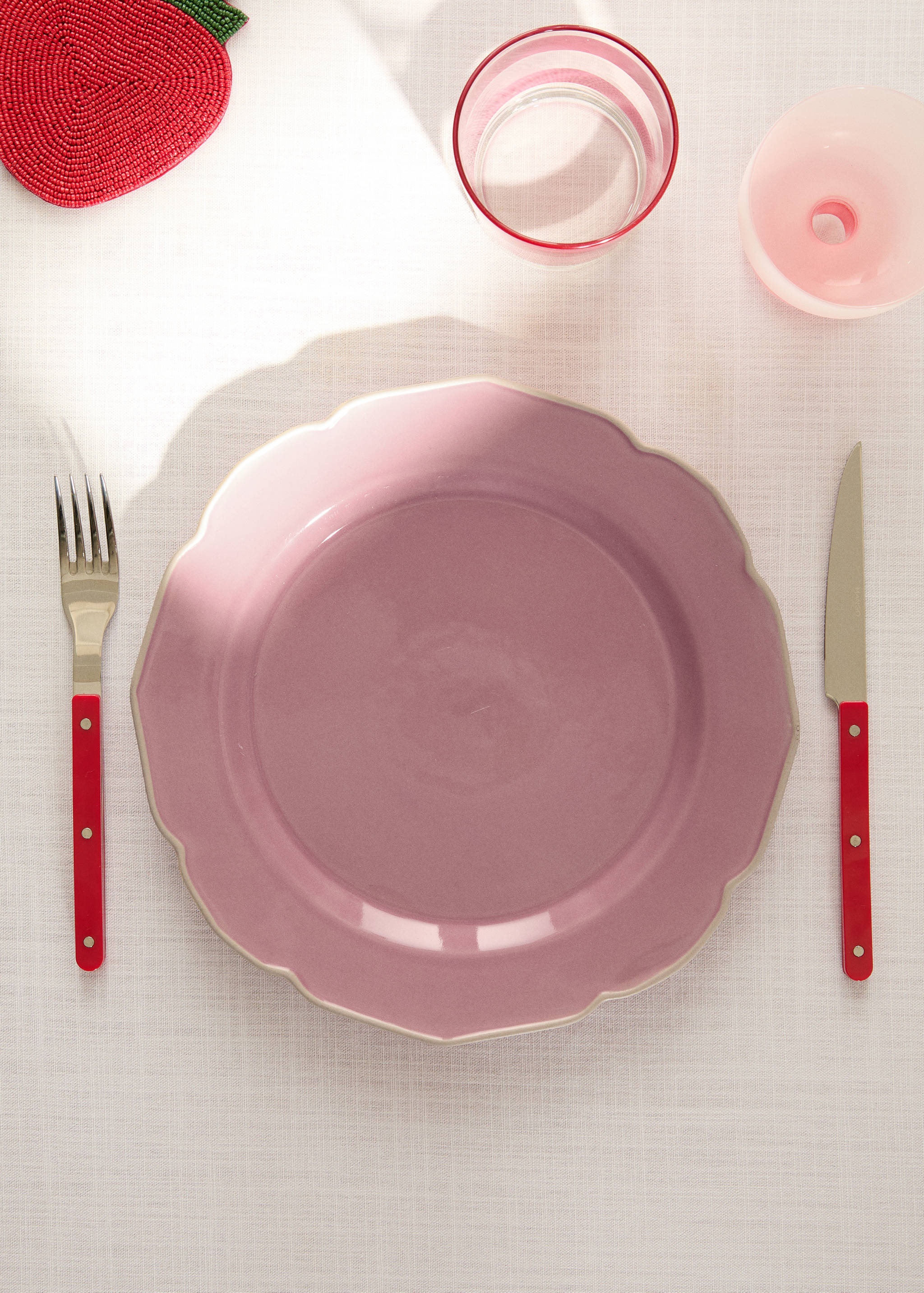 Stoneware flat plate with wavy design - General plane