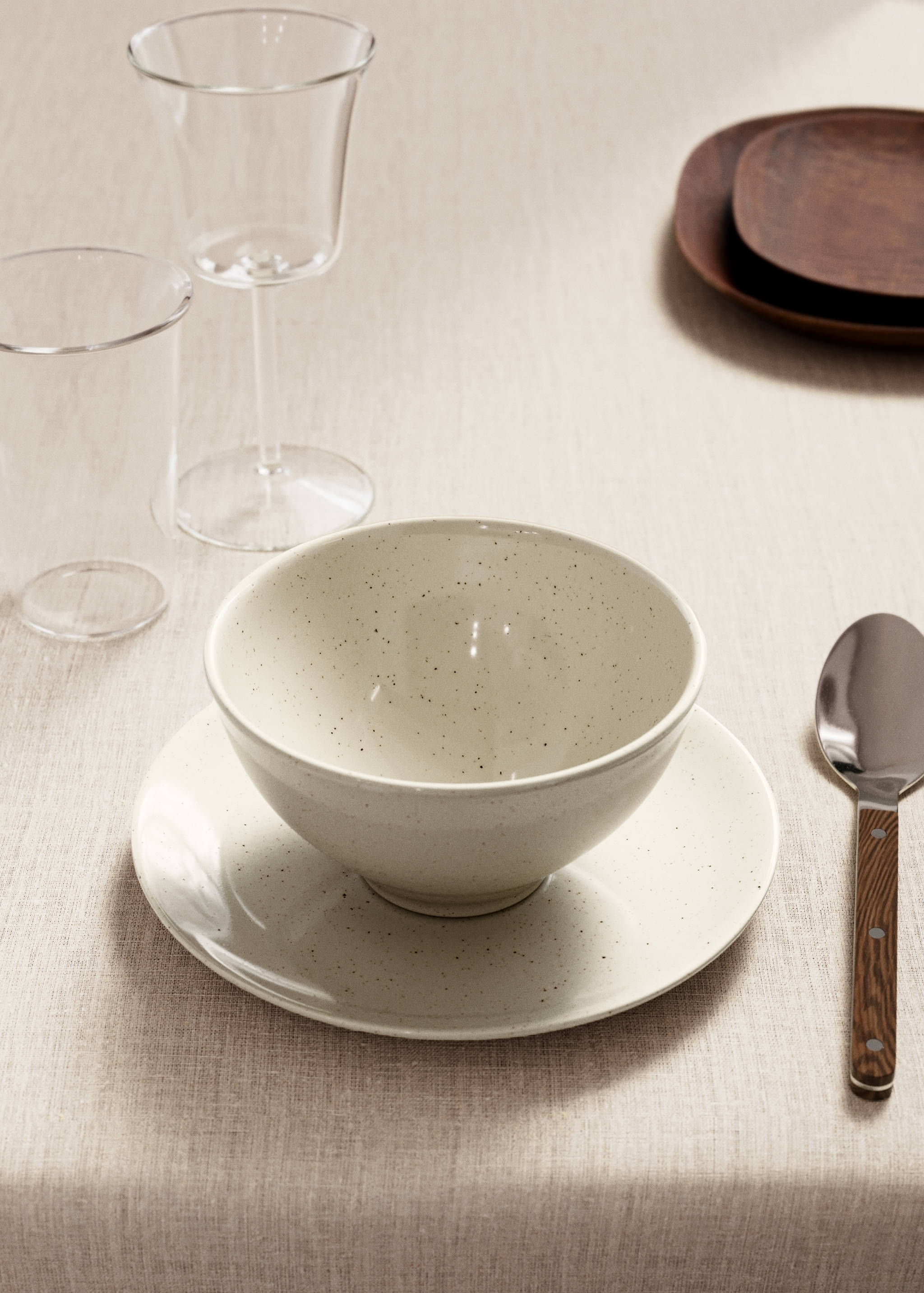 Kom van steengoed met stippen - Overzichtstekening