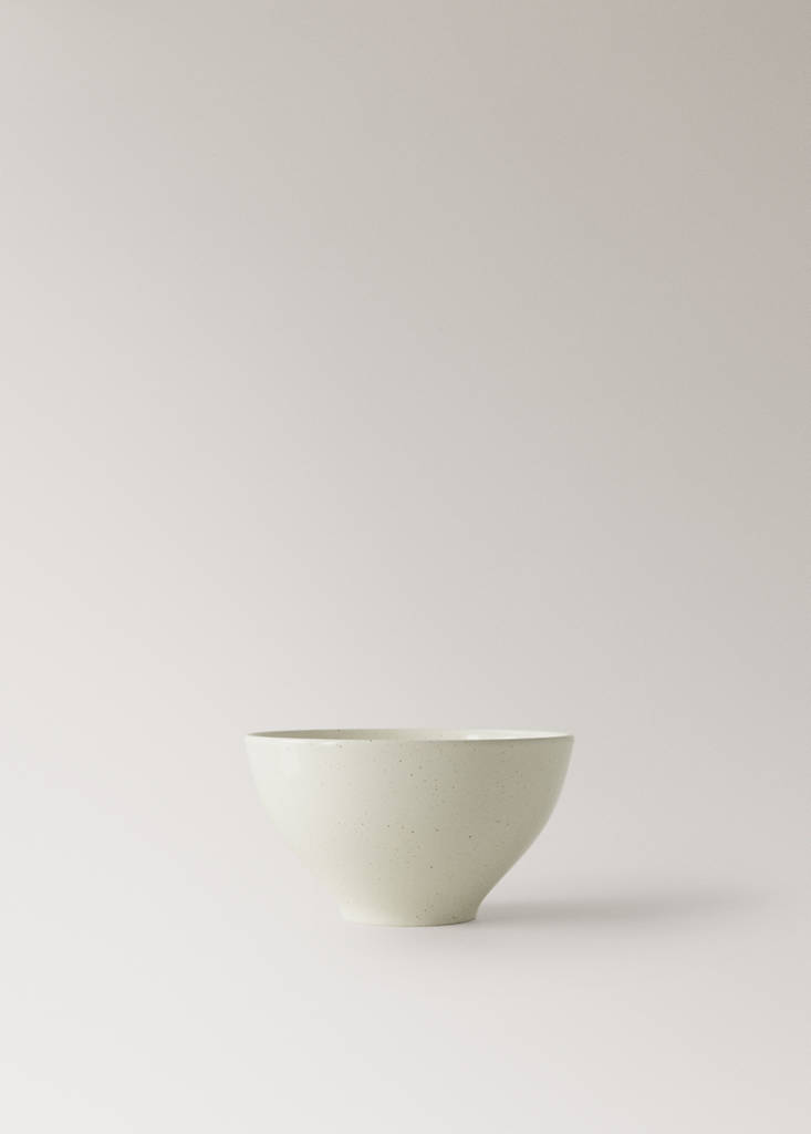 Stoneware bowl with spots — Off White