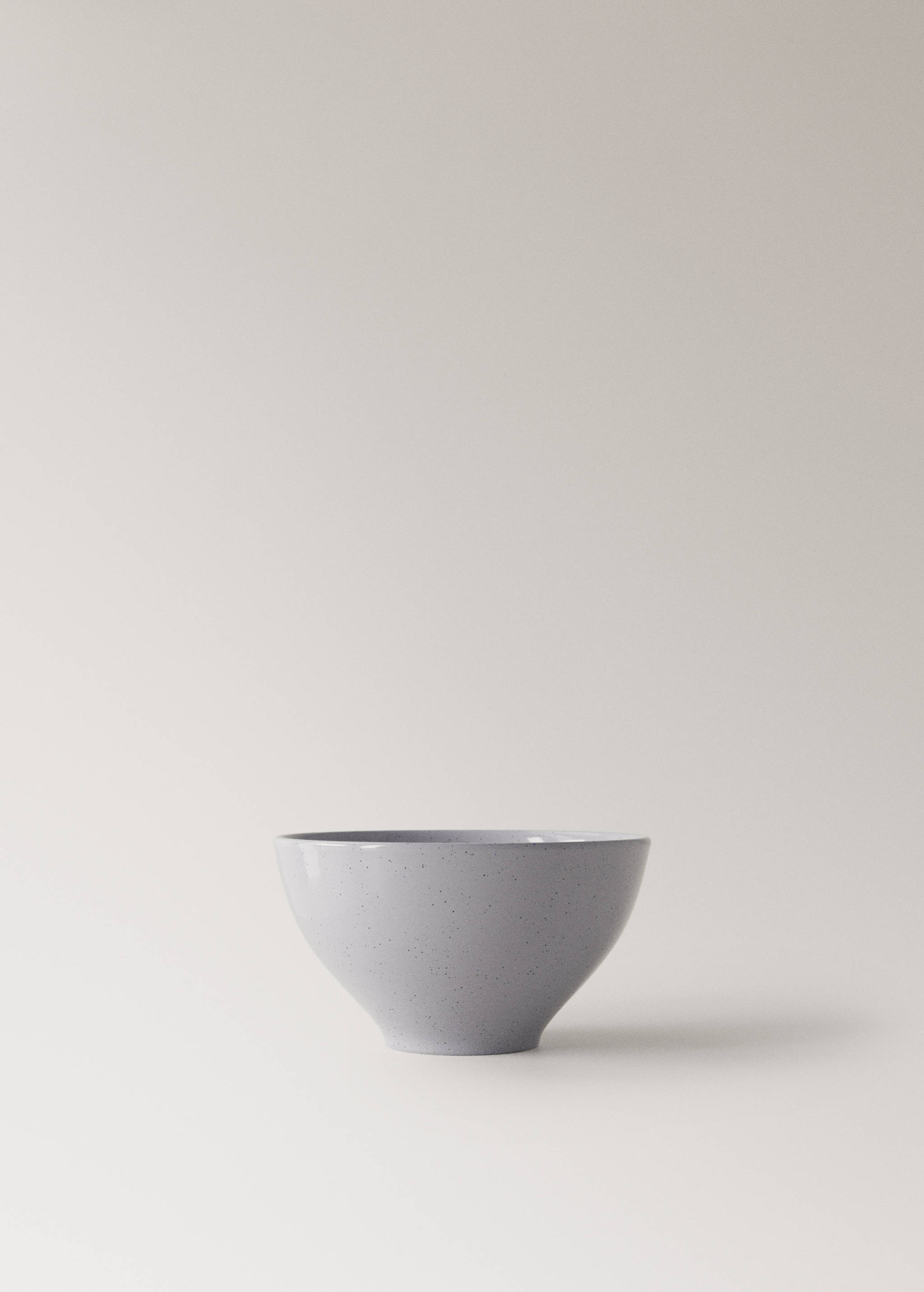 Stoneware bowl with spots - Article without model
