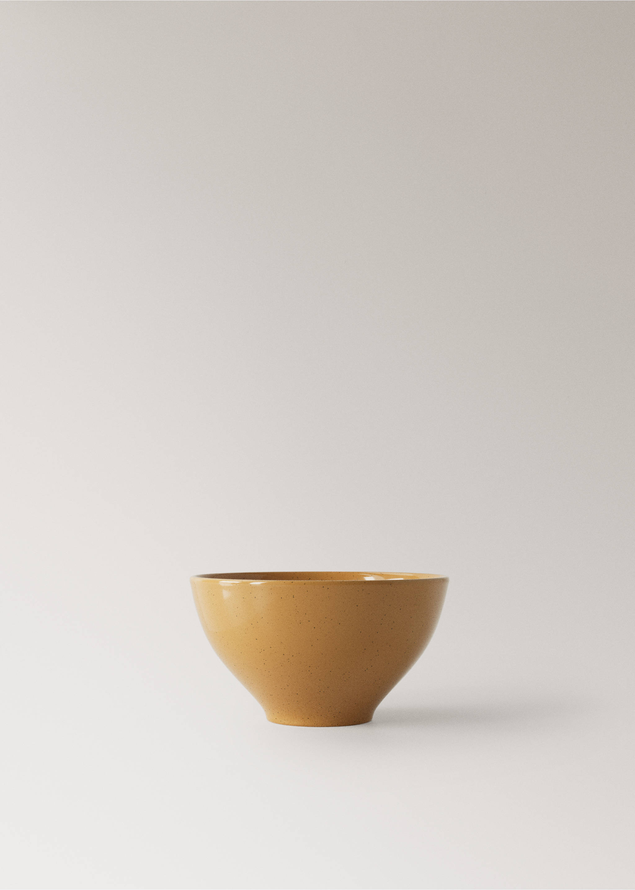 Stoneware bowl with spots - Article without model, Leather. Ref: 27041526-00.