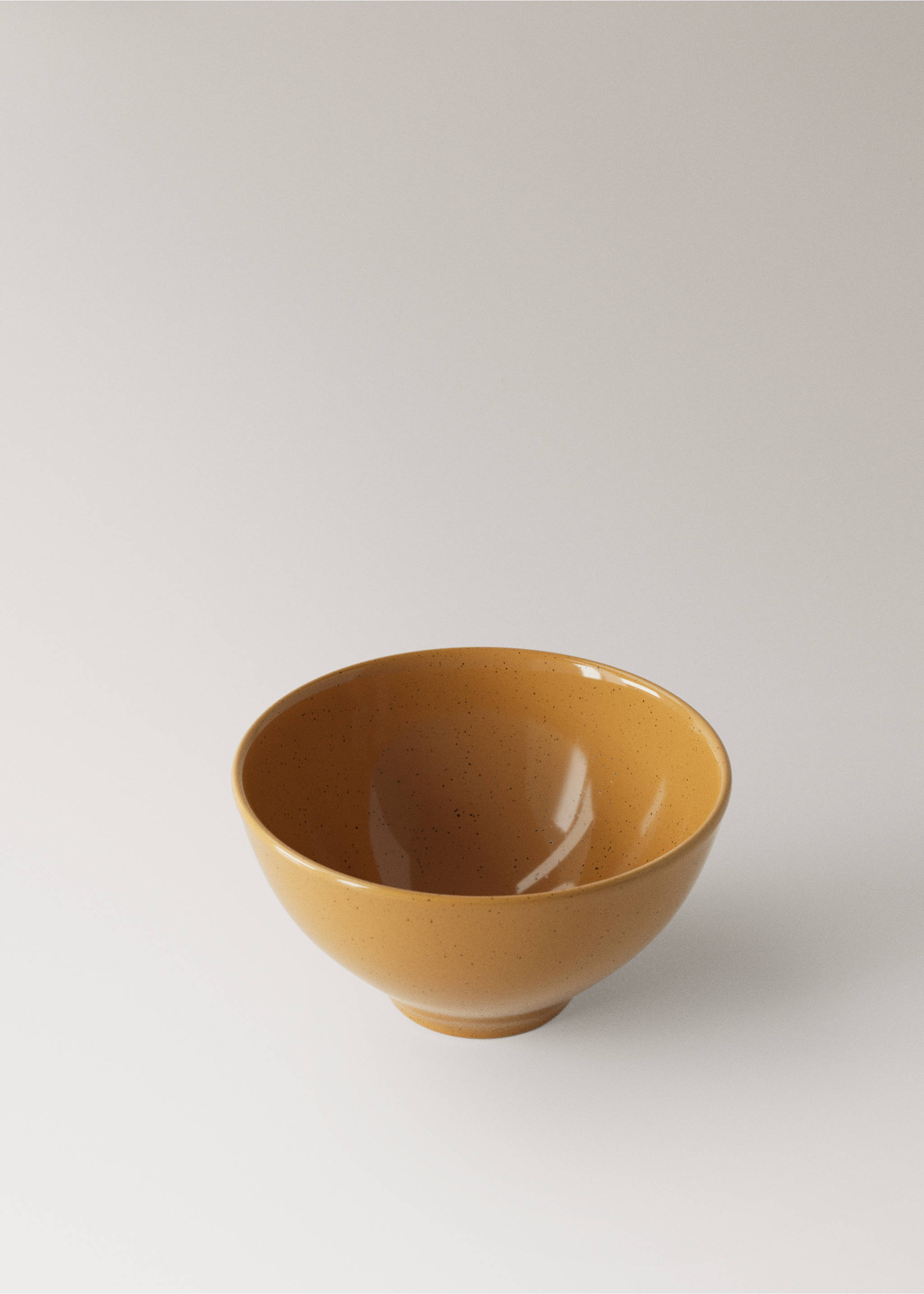 Stoneware bowl with spots - Details of the article 1, Leather. Ref: 27041526-00.