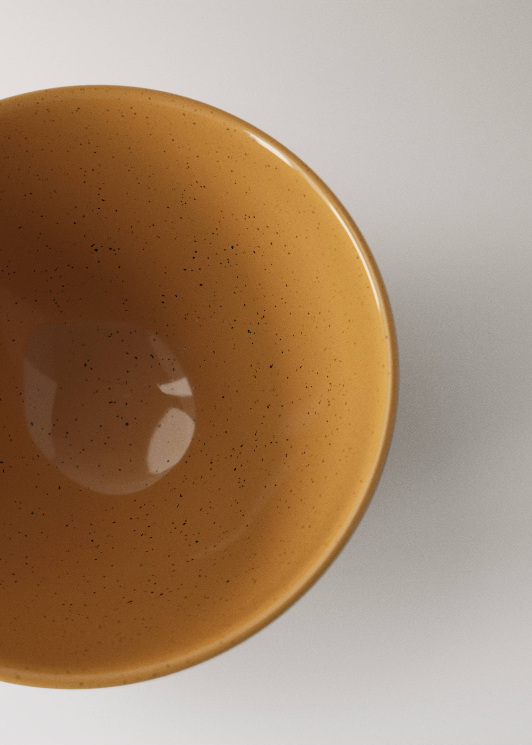 Stoneware bowl with spots - Details of the article 2, Leather. Ref: 27041526-00.
