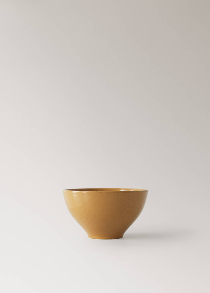 Stoneware bowl with spots — Leather