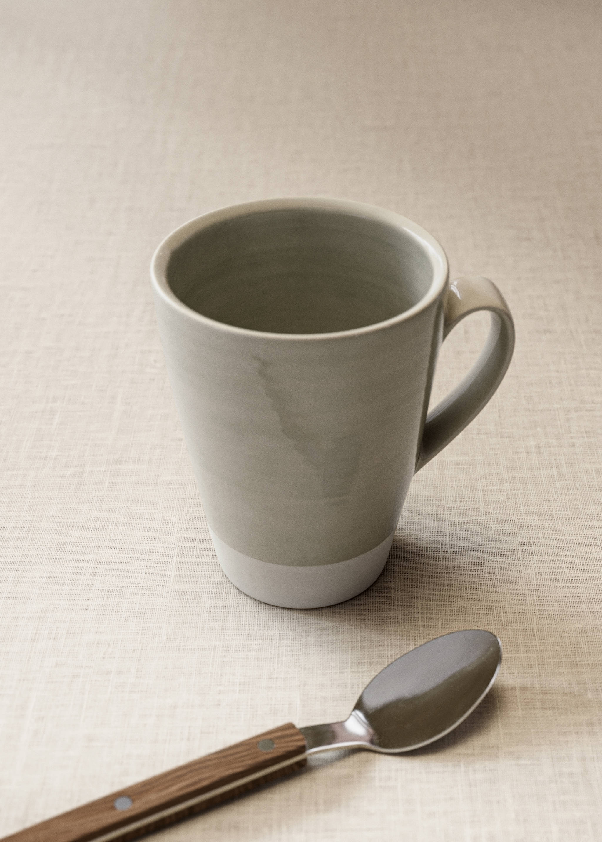 Stoneware tea mug range - General plane