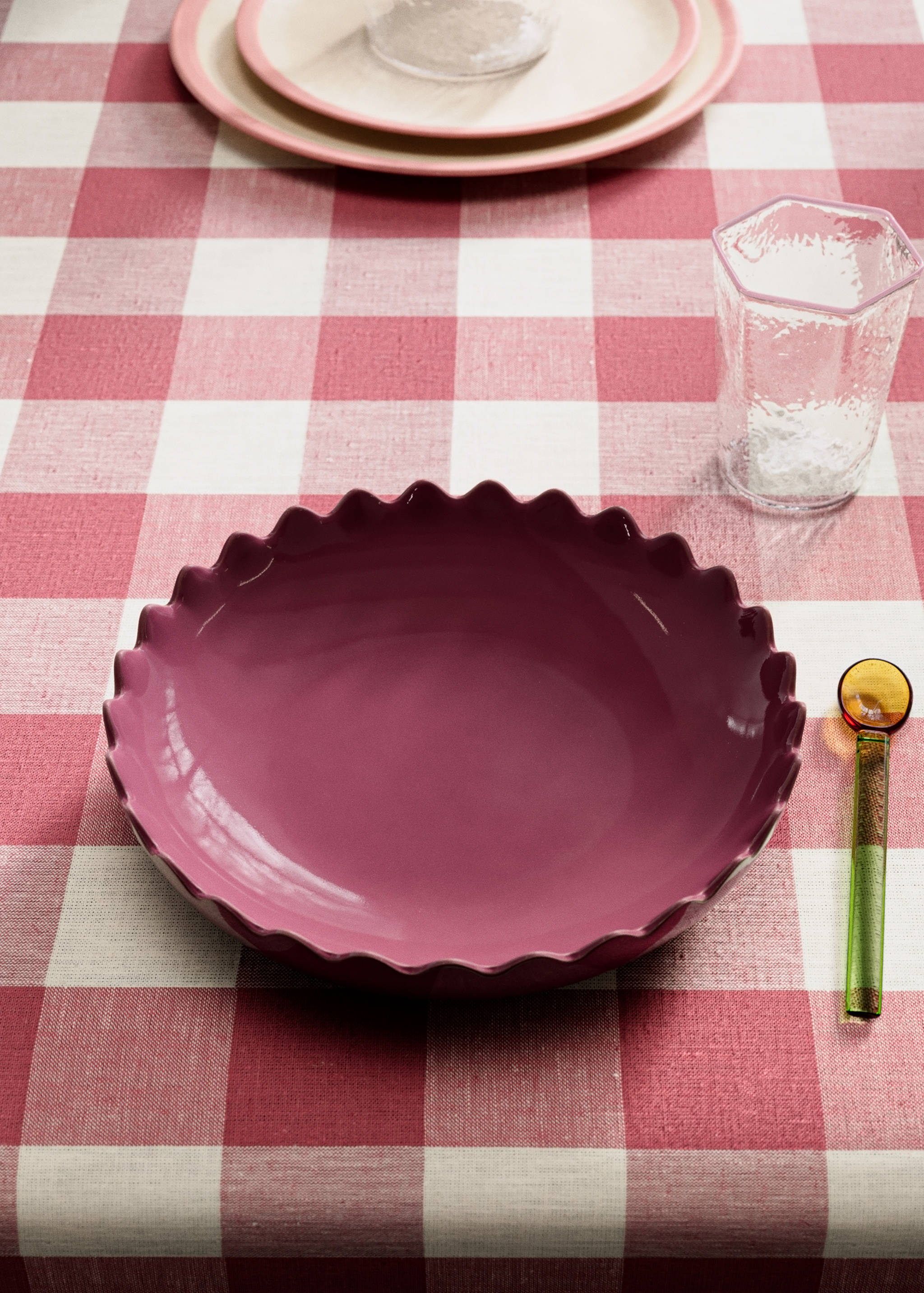 Schüssel aus Steingut mit Wellenmuster, Farbe - Allgemeine Ansicht