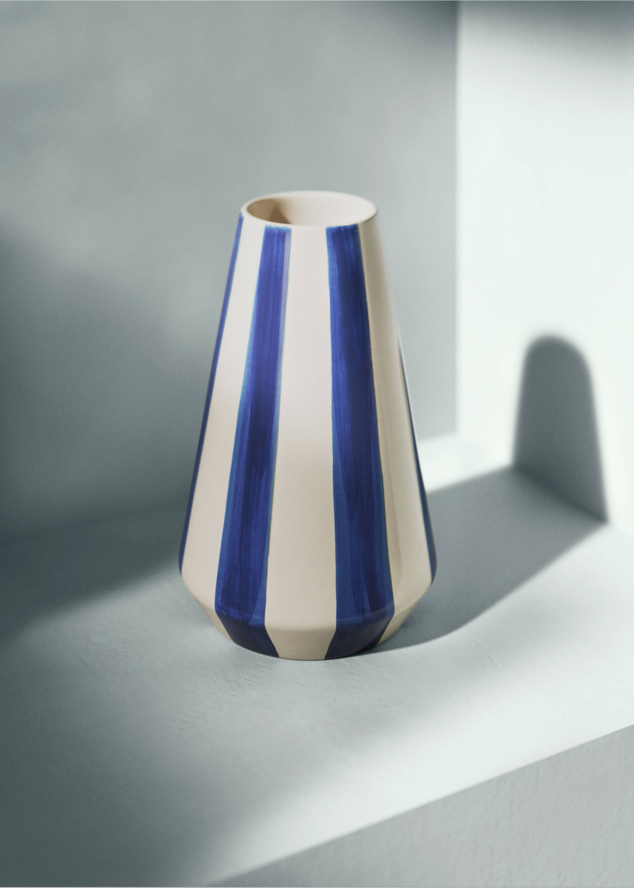 Small hand-painted striped vase - General plane, Blue. Ref: 27041538-00.