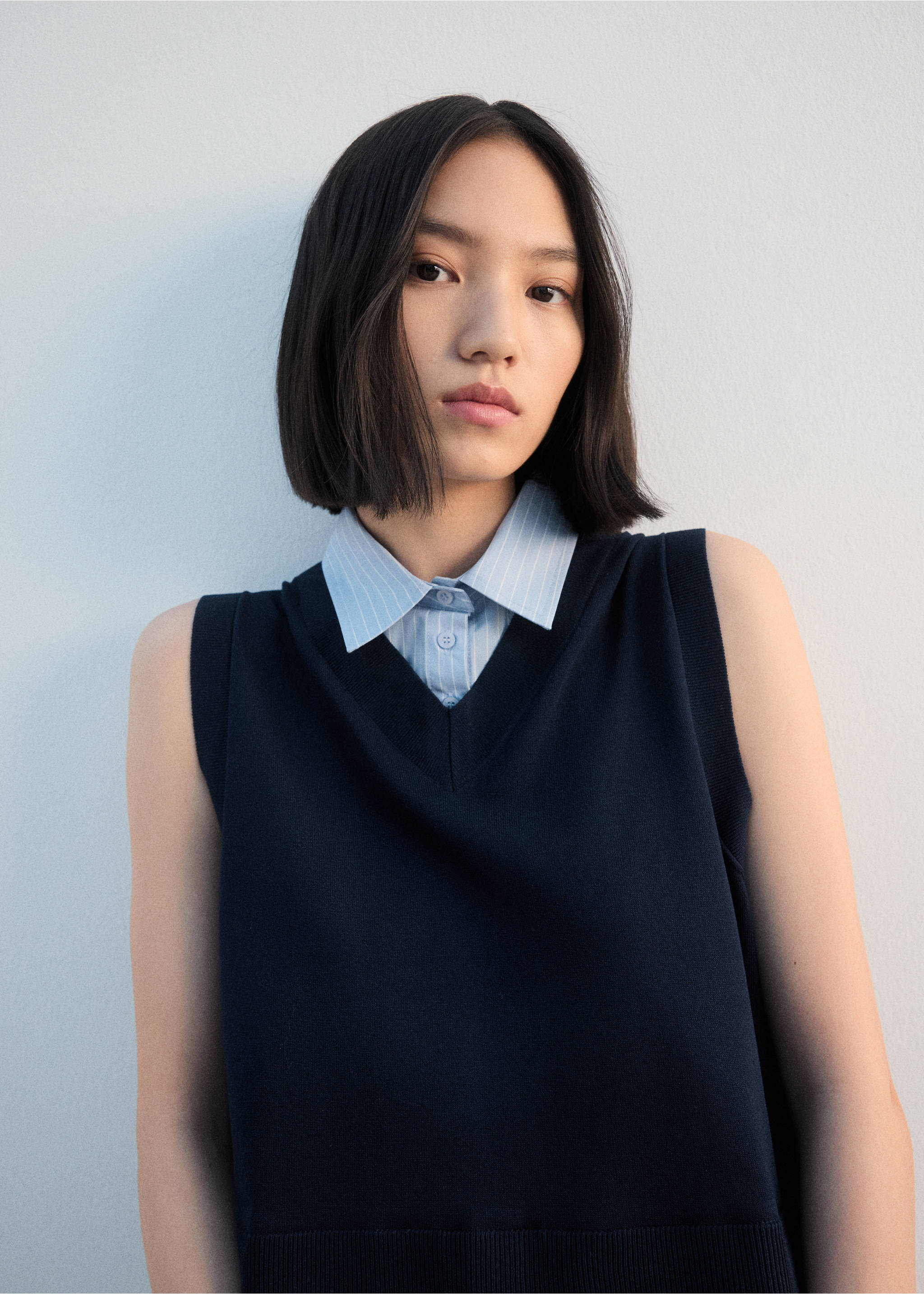 Contrasting knit gilet - Medium plane, Navy. Ref: 27042541-00.