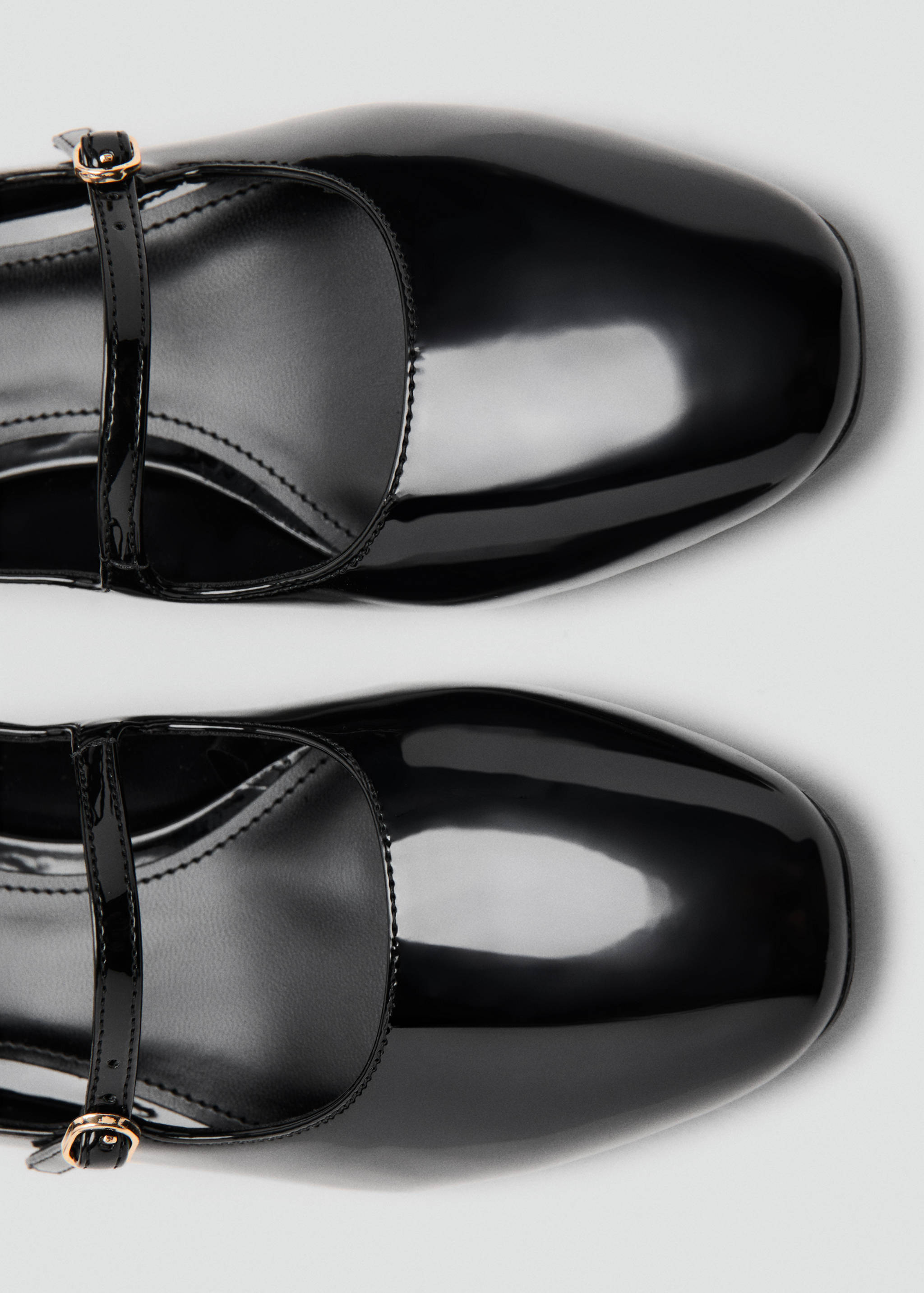 Patent leather shoes with buckle - Details of the article 1