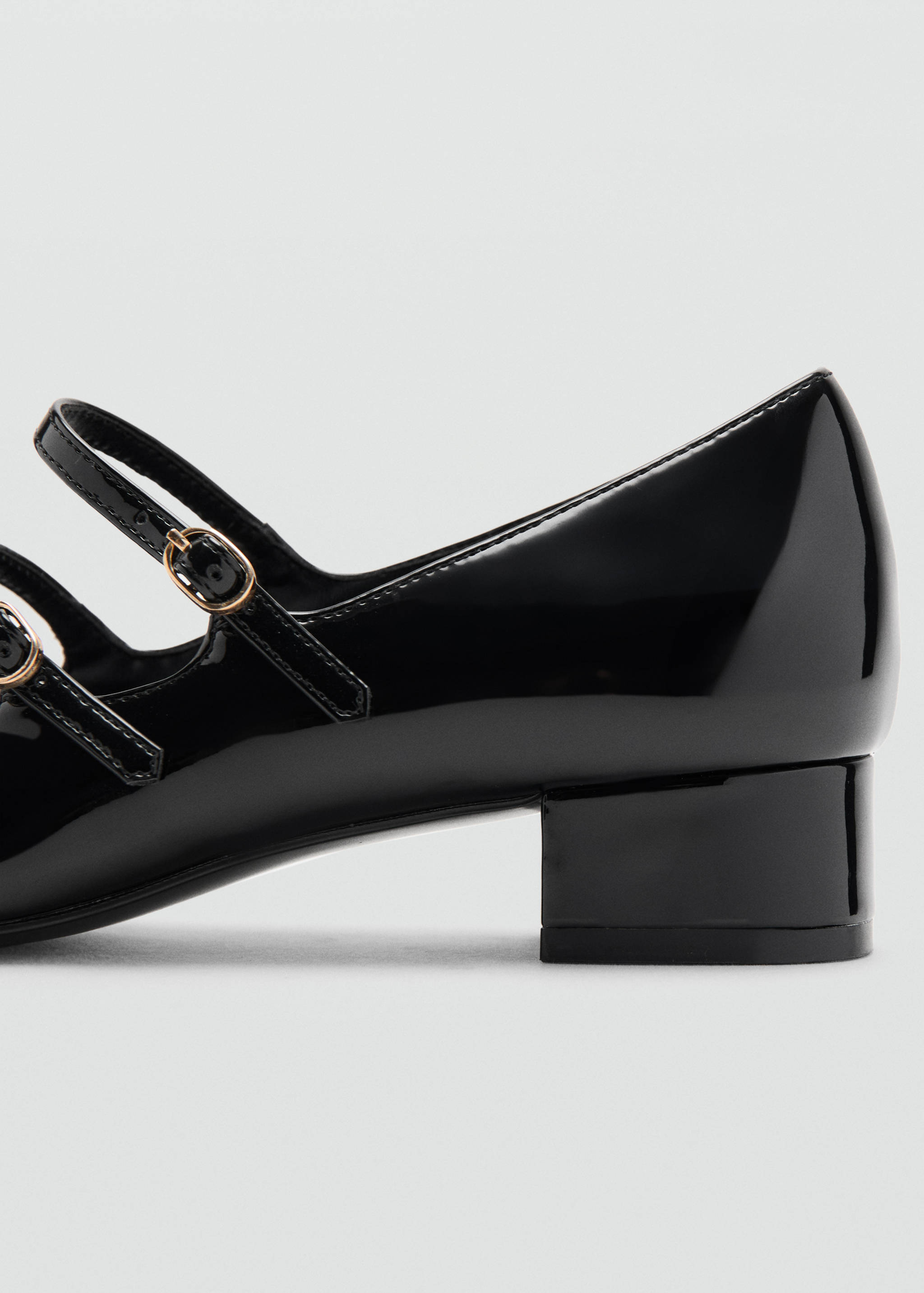Patent leather shoes with buckle - Details of the article 2