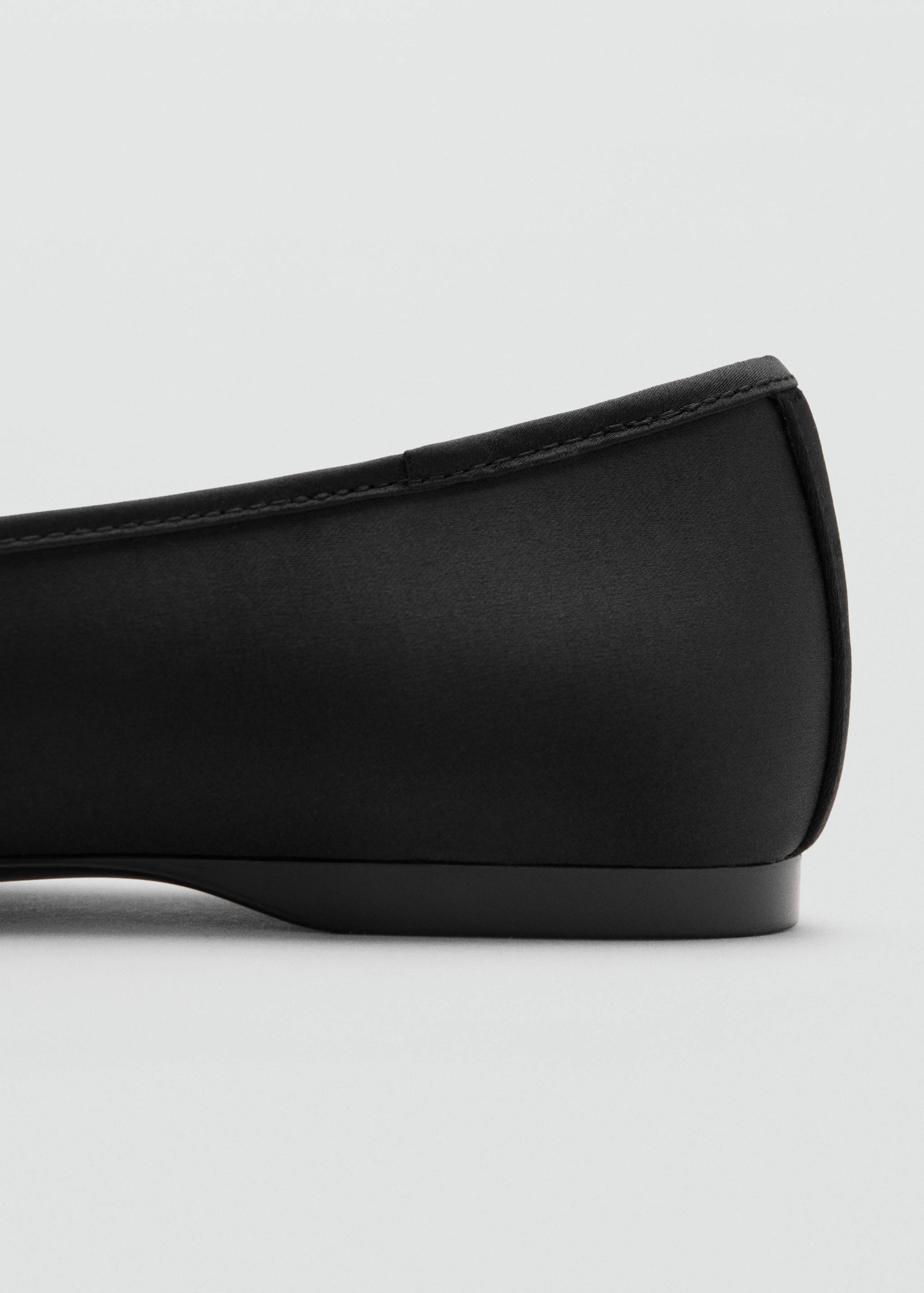 Ballerine avec bride à appliques métalliques - Détail de l'article 1