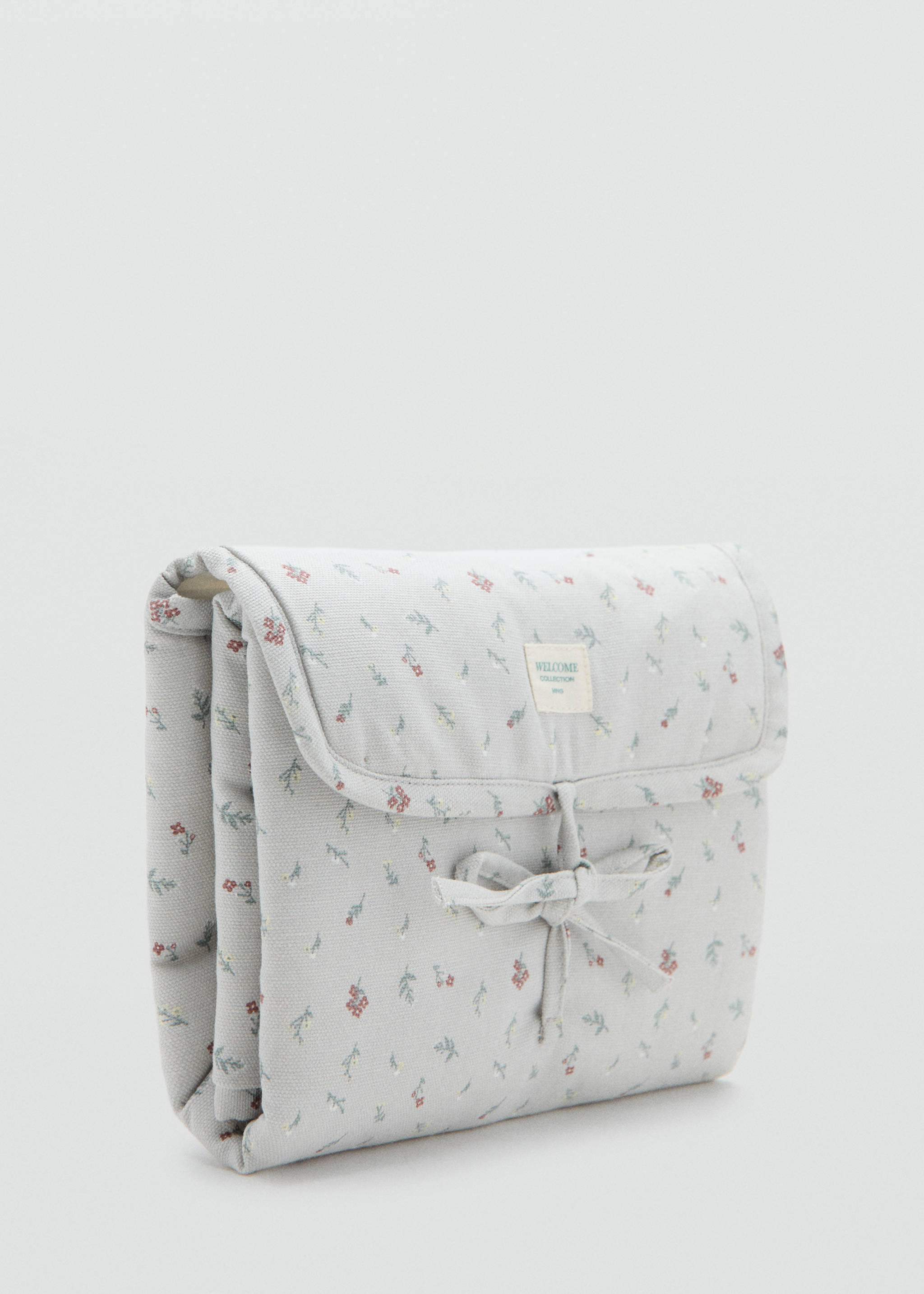 Cambiador de viaje flores - Plano medio