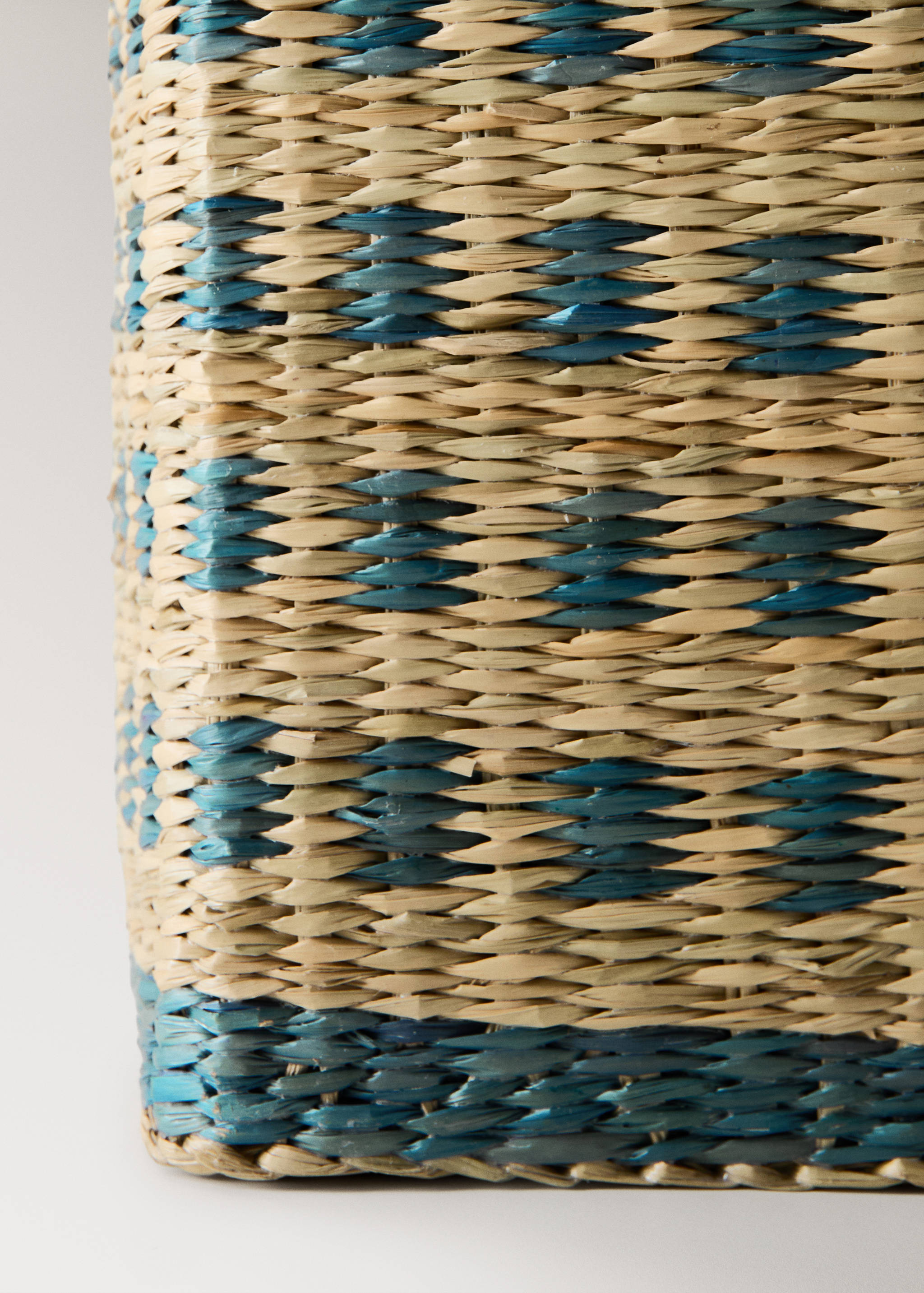 Rectangular printed basket with medium-sized handles - Details of the article 2