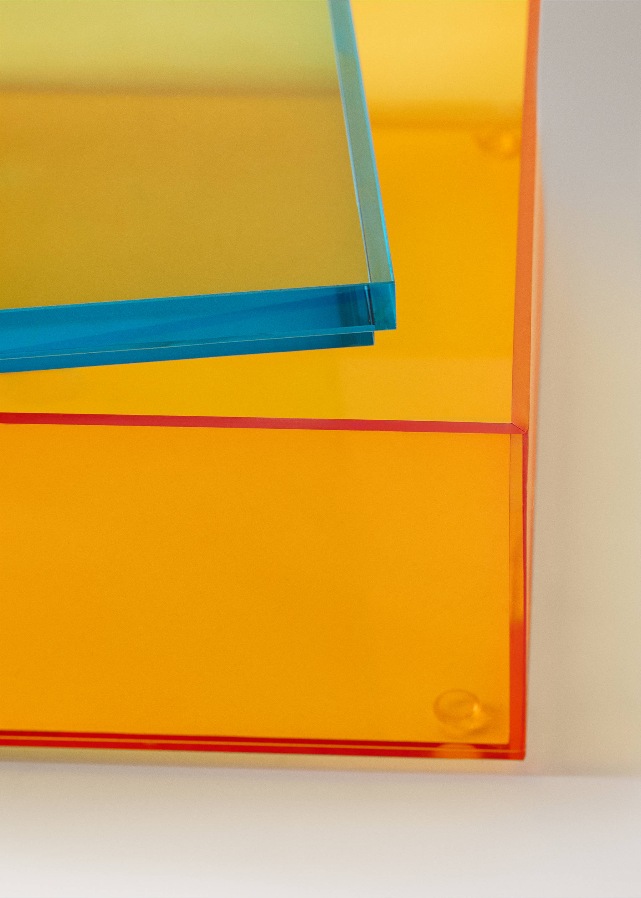 Large two-tone acrylic box - Details of the article 1, Fuchsia. Ref: 27042897-00.