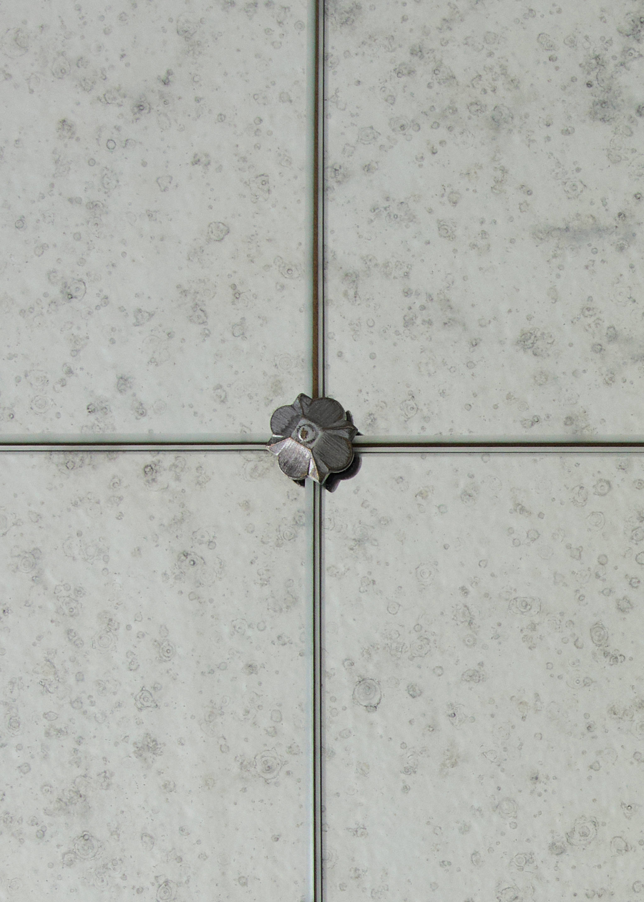 Square mirror with antique effect - Details of the article 1