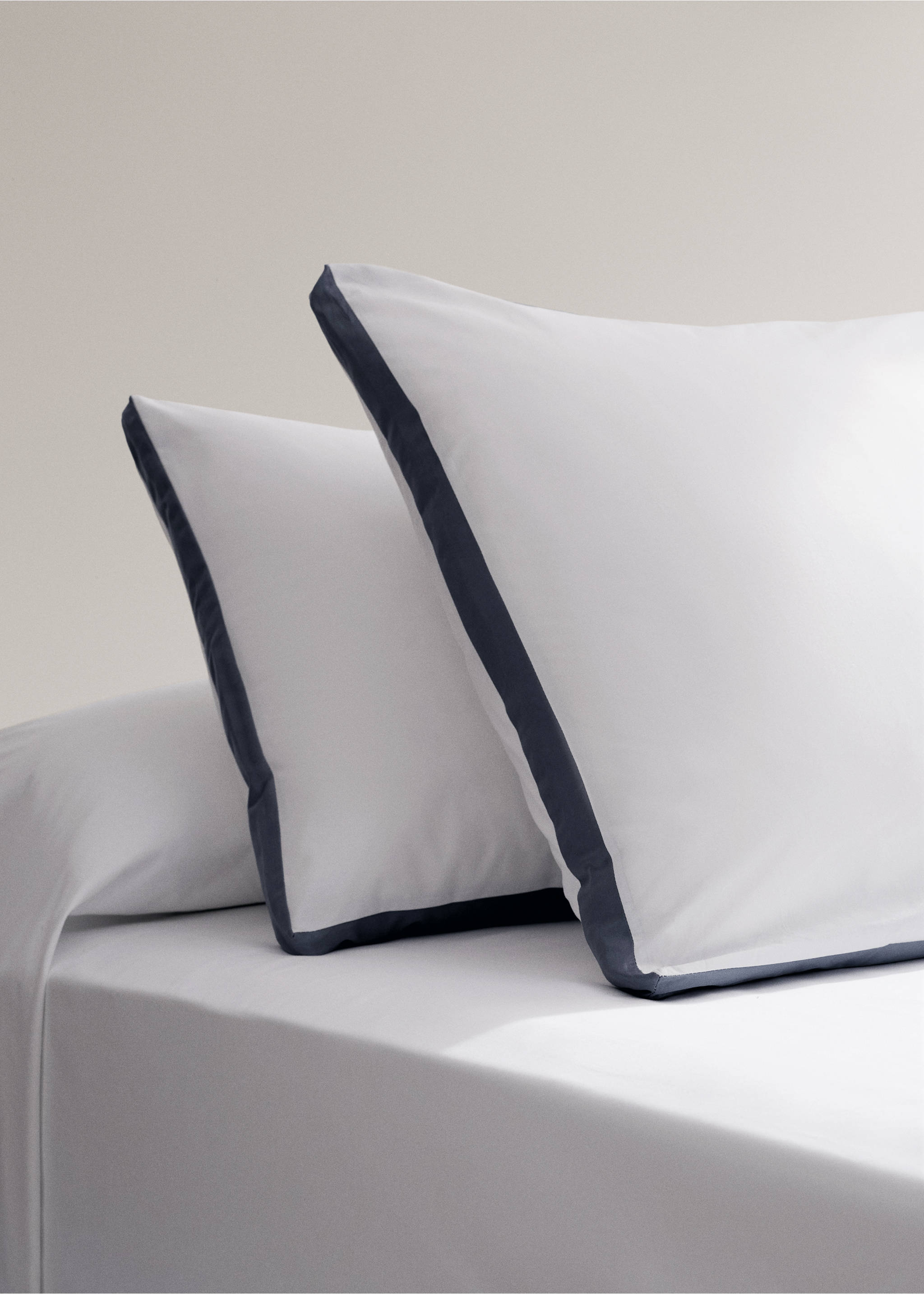 Two 200-thread count cotton percale pillowcases with satin edges 60x60cm - General plane, Blue. Ref: 27042904-00.