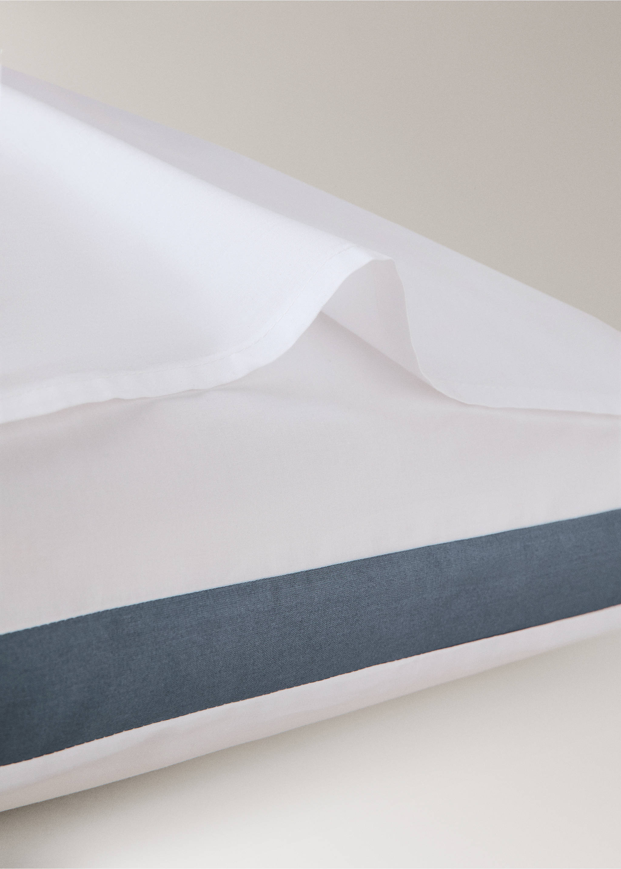 Two 200-thread count cotton percale pillowcases with satin edges 60x60cm - Details of the article 1, Blue. Ref: 27042904-00.