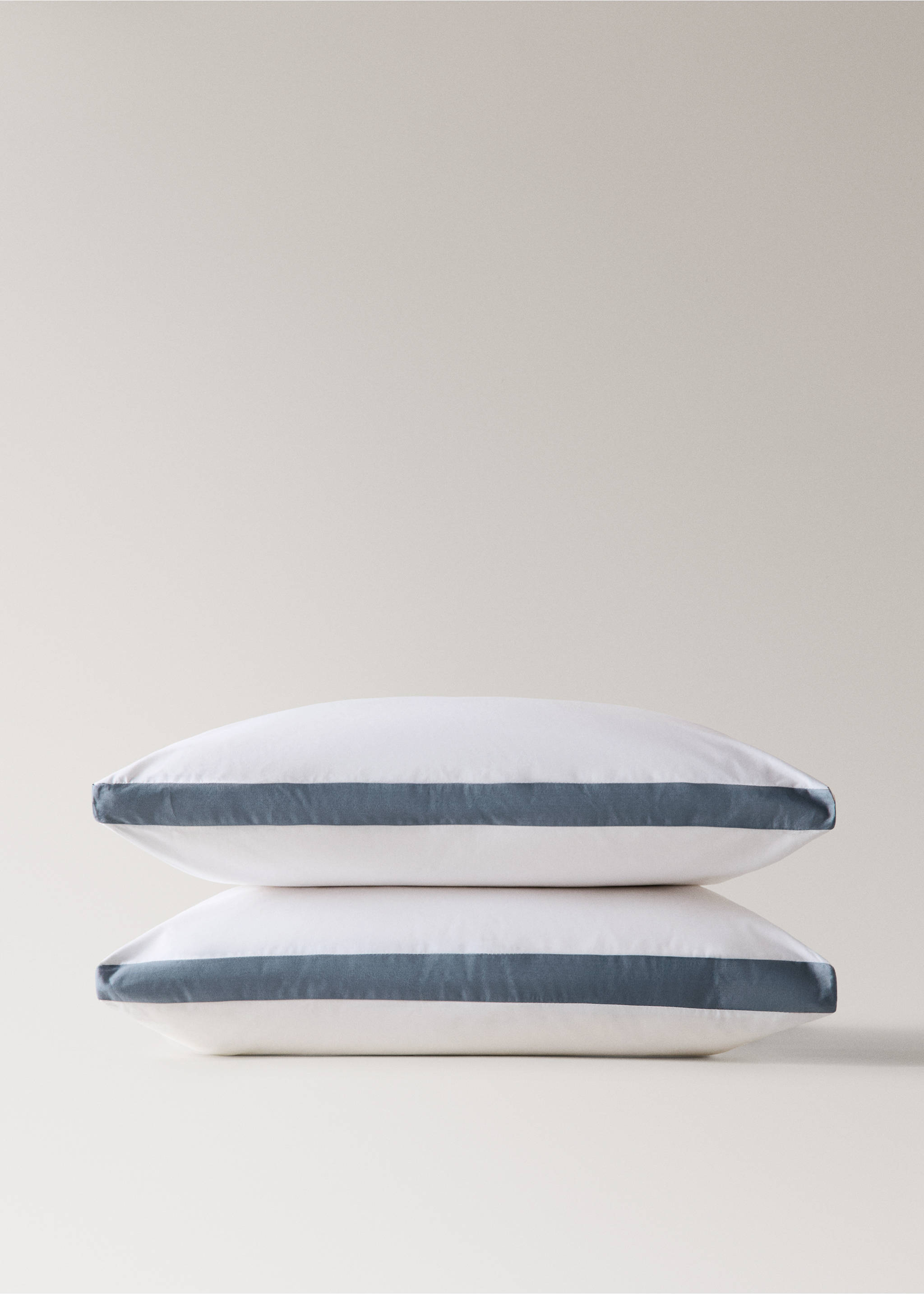 Two 200-thread count cotton percale pillowcases with satin edges 60x60cm - Details of the article 3, Blue. Ref: 27042904-00.