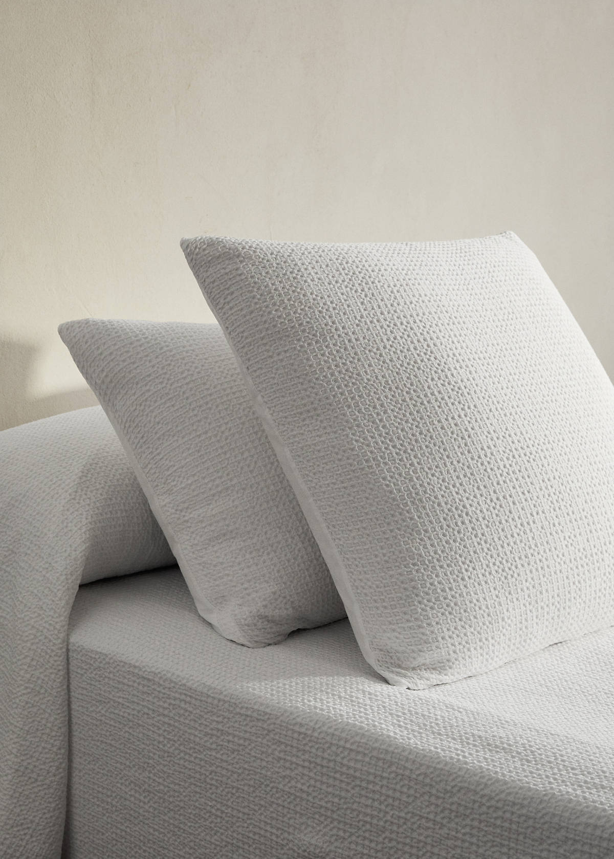 Two cotton waffle percale pillowcases 50x75 cm — White