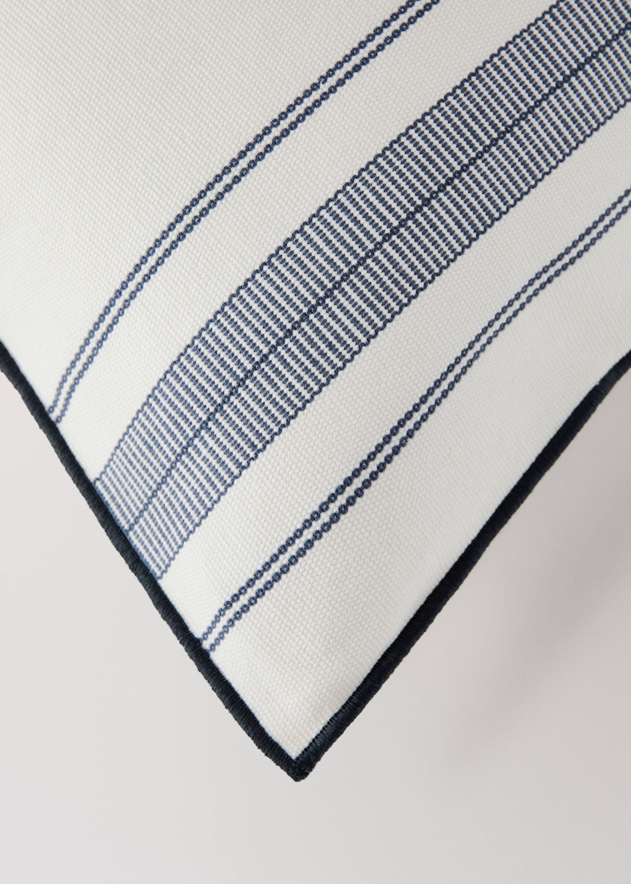 Cushion cover with stripe design and overlock finish 50x50 cm - Details of the article 1