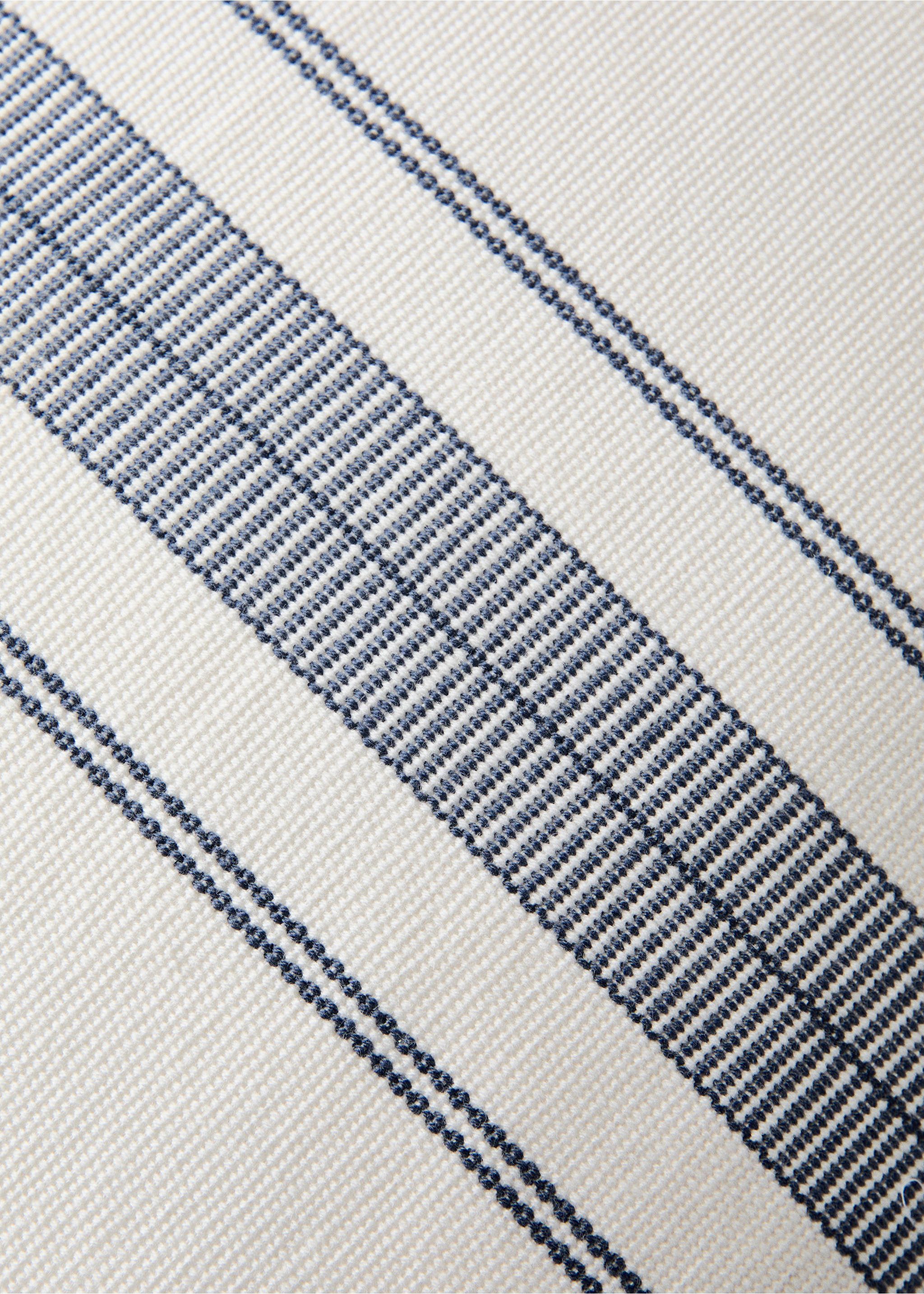 Capa de almofada decorativa às riscas com acabamento de overlock 50x50 cm - Pormenor do artigo 3, Azul. Ref: 27042926-00.