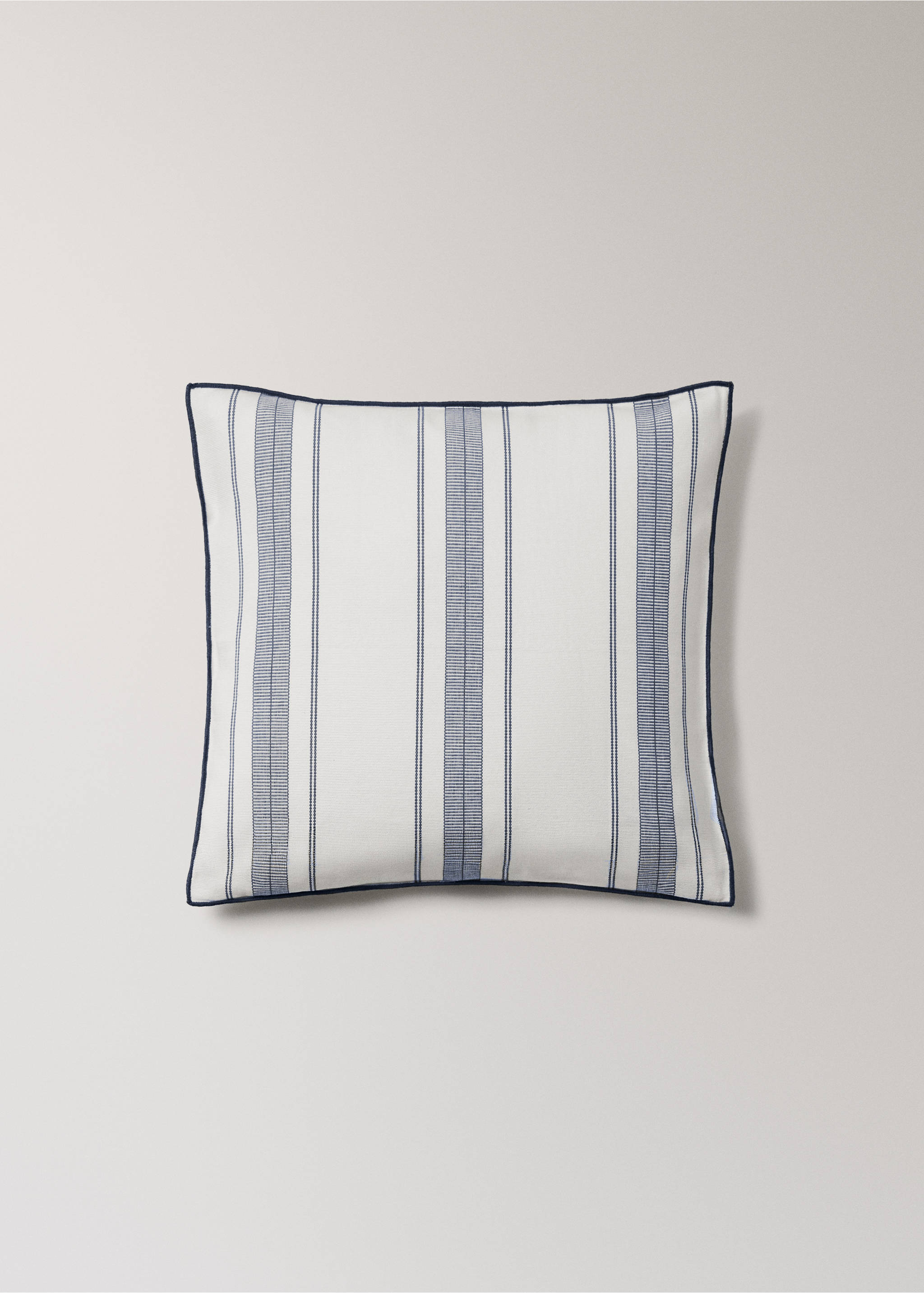 Cushion cover with stripe design and overlock finish 50x50 cm - Article without model, Blue. Ref: 27042926-00.