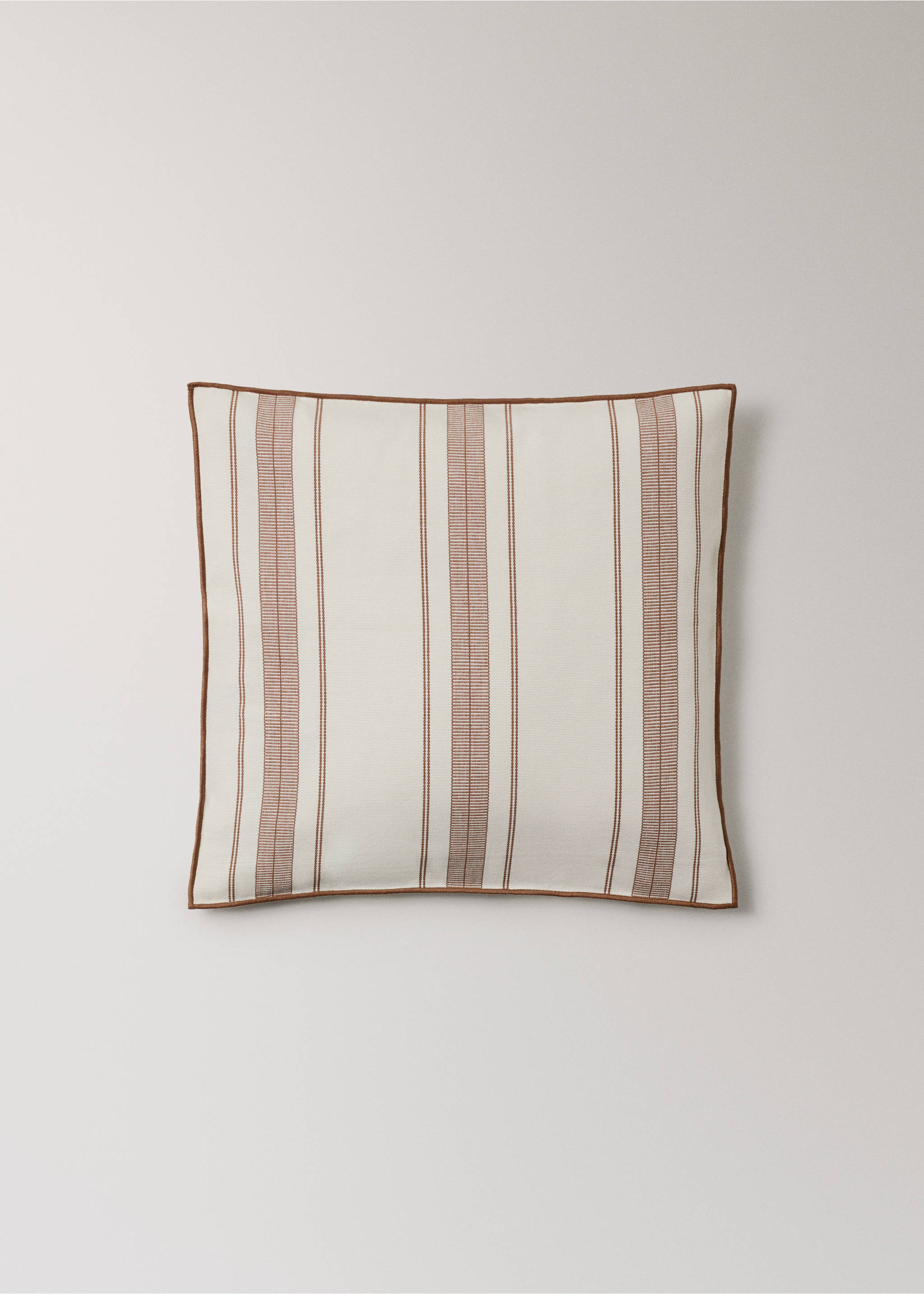 Μαξιλαροθήκη ριγέ με φινίρισμα overlock 50x50 εκ - Προϊόν χωρίς μοντέλο, Κεραμιδί. Ref: 27042926-00.