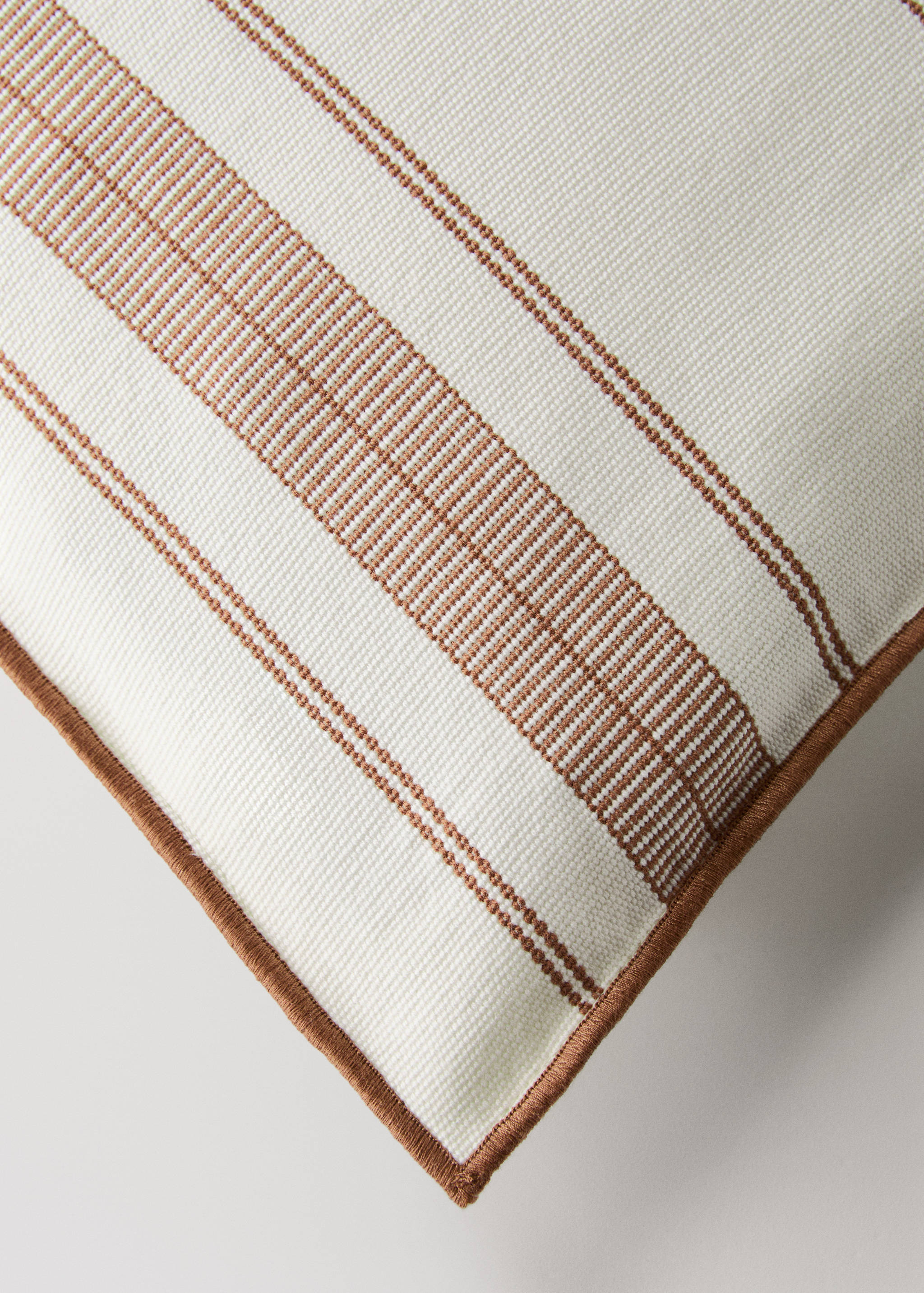 Cushion cover with stripe design and overlock finish 50x50 cm - Details of the article 1