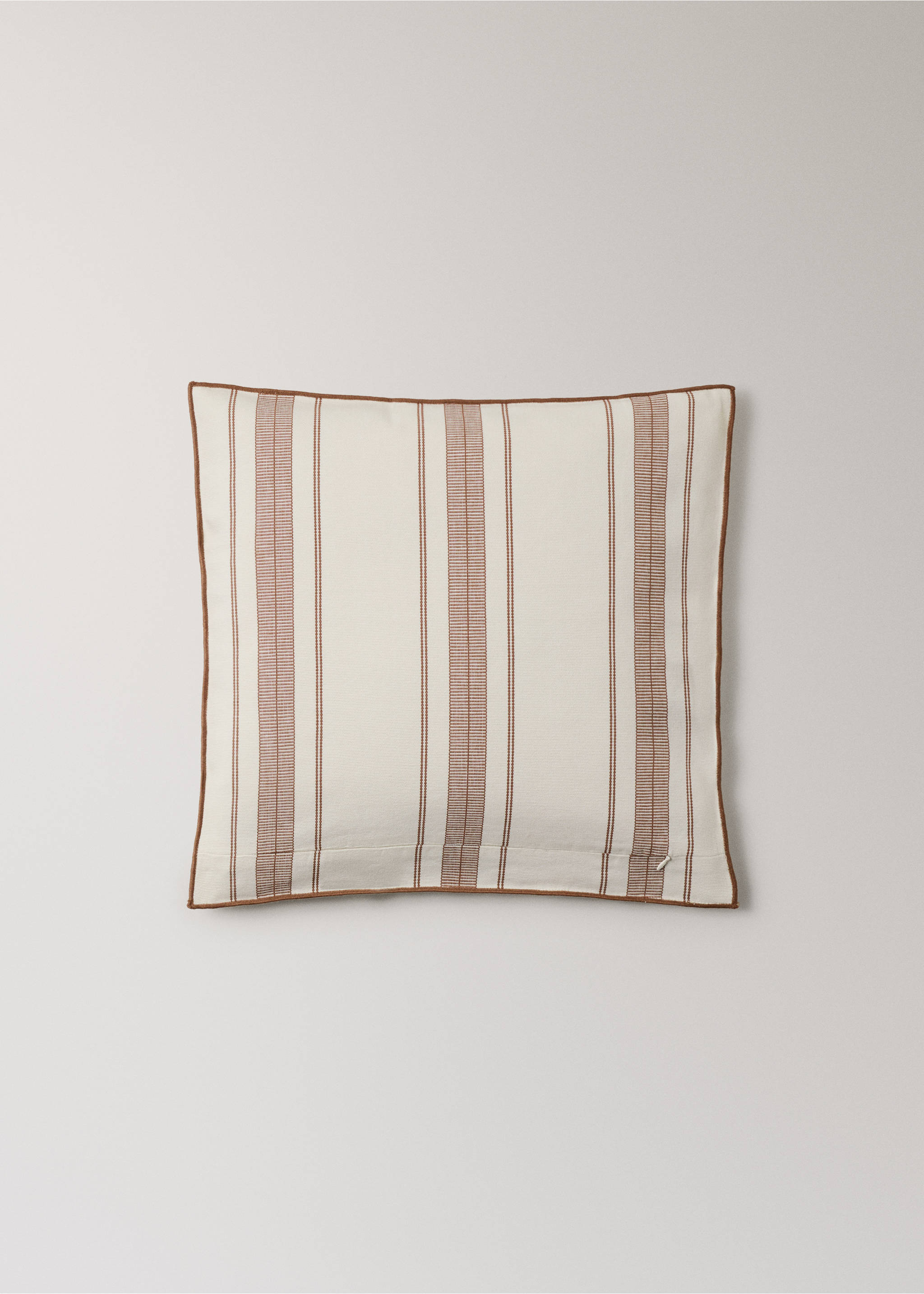 Μαξιλαροθήκη ριγέ με φινίρισμα overlock 50x50 εκ - Λεπτομέρεια του προϊόντος 4, Κεραμιδί. Ref: 27042926-00.
