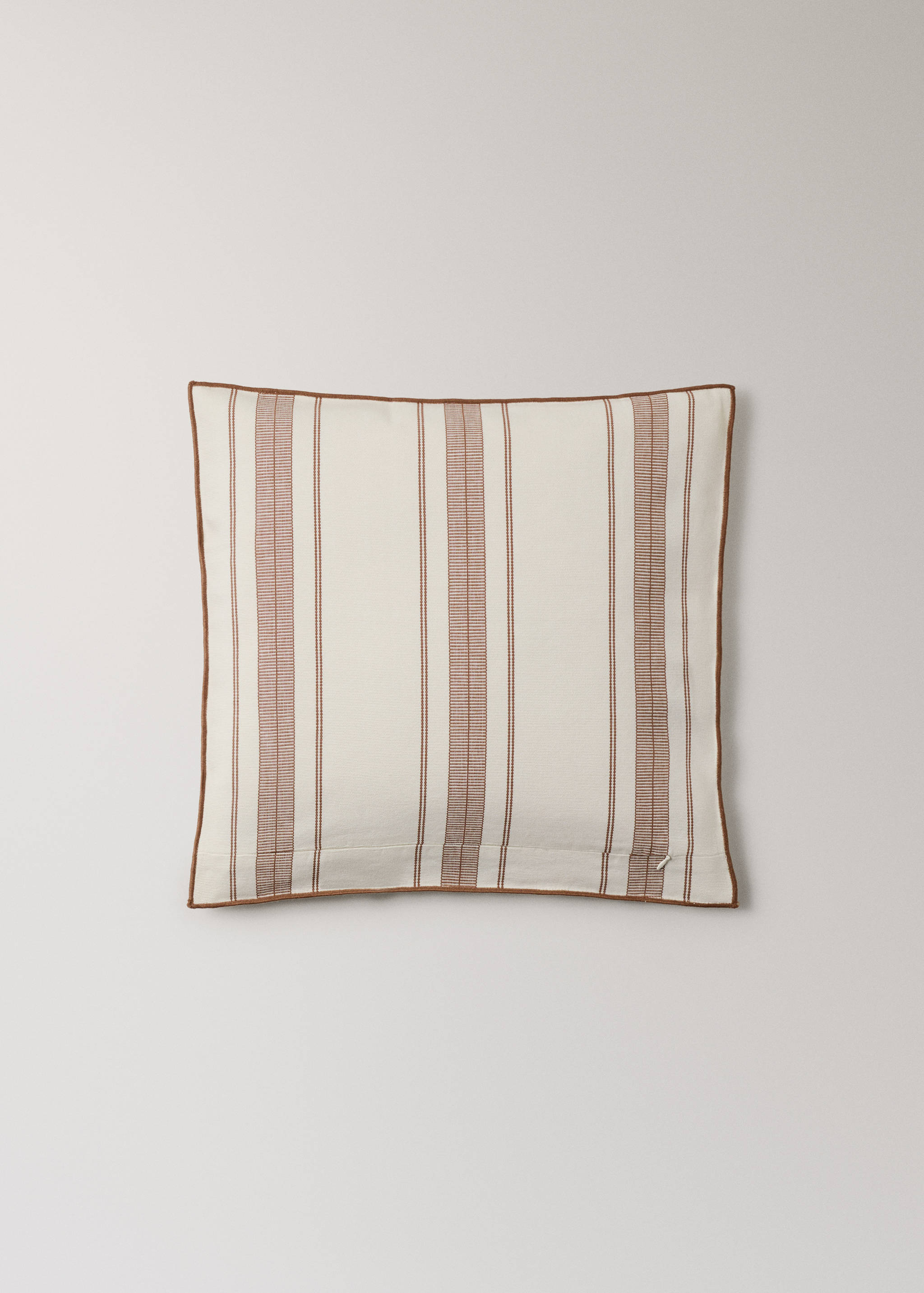 Cushion cover with stripe design and overlock finish 50x50 cm - Details of the article 4