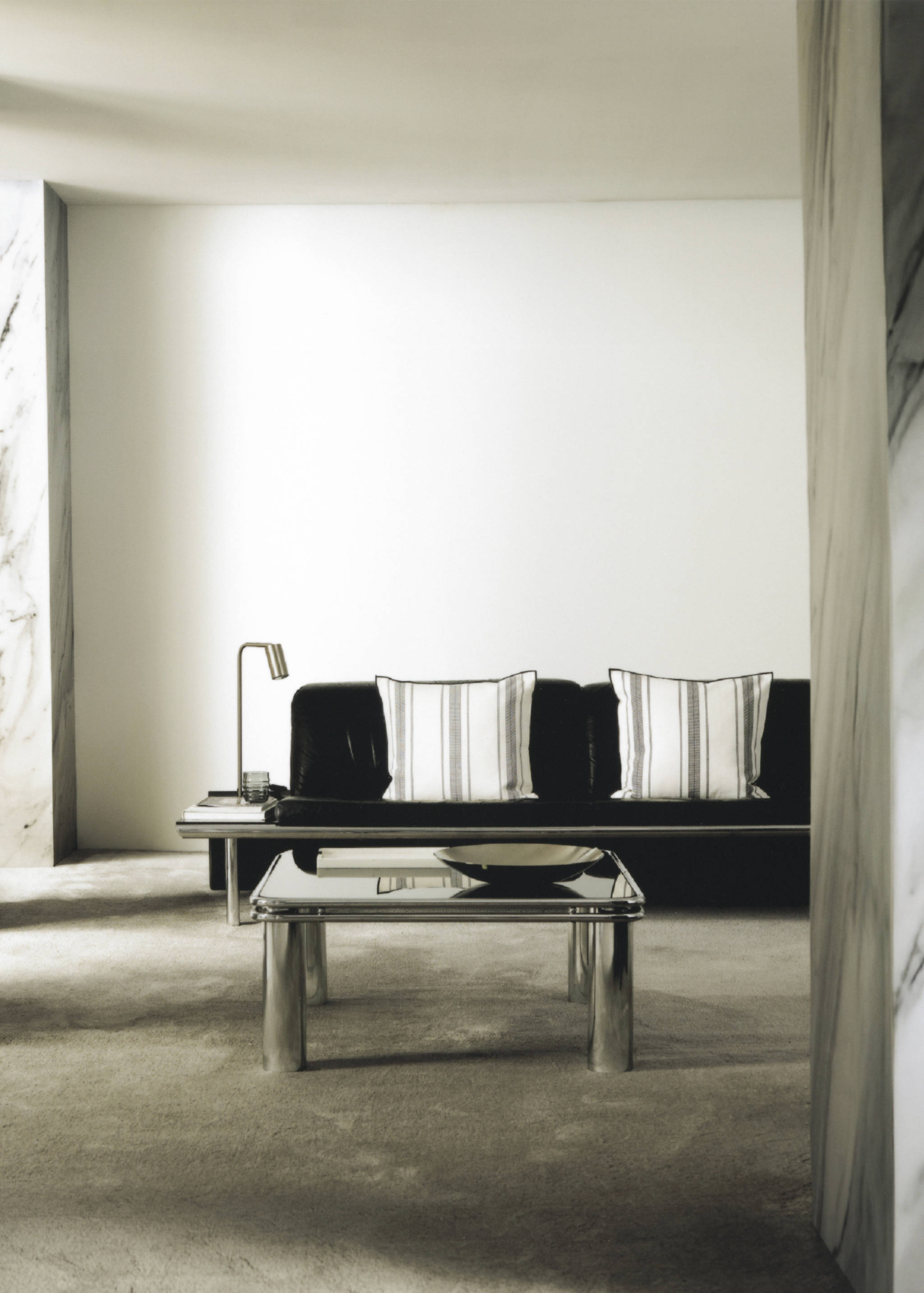 Cushion cover with stripe design and overlock finish 50x50 cm - Details of the article 6