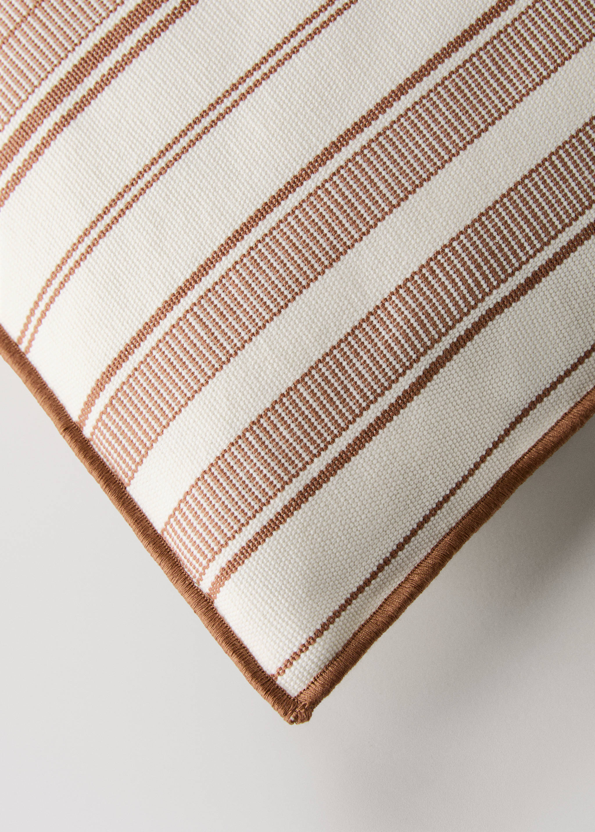 Cushion cover with stripe design and overlock finish 40x60 cm - Details of the article 1