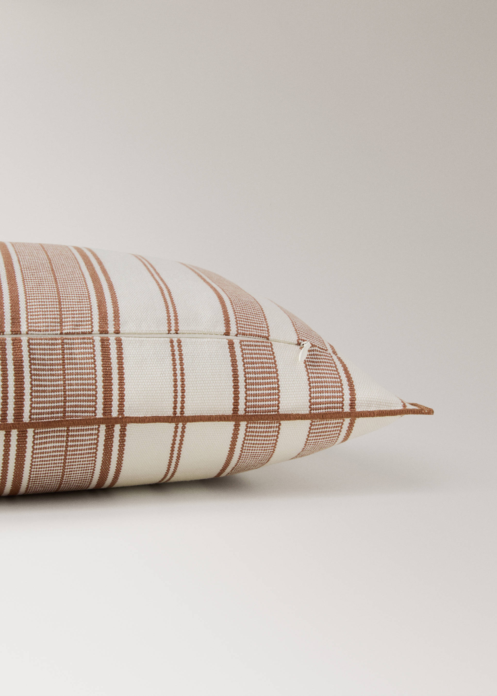 Cushion cover with stripe design and overlock finish 40x60 cm - Details of the article 2